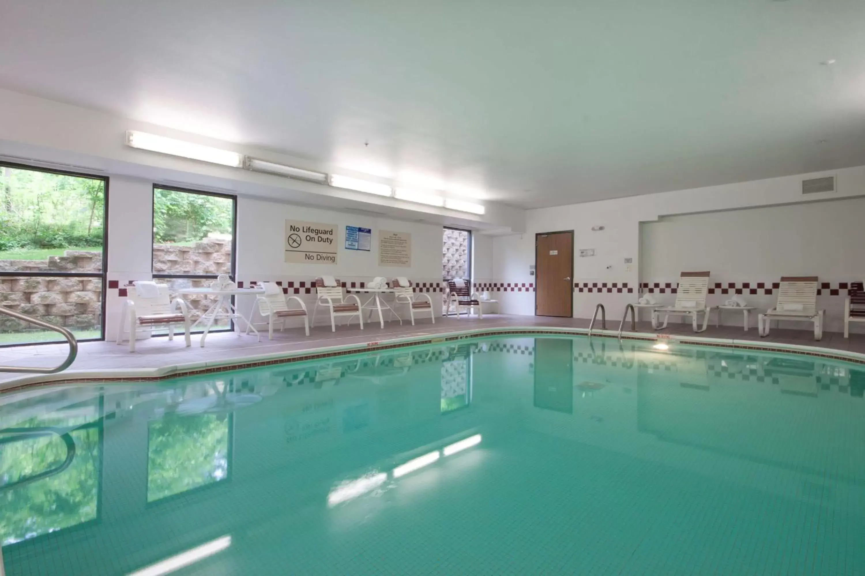 Pool view, Swimming Pool in Hampton Inn St. Louis/Fairview Heights