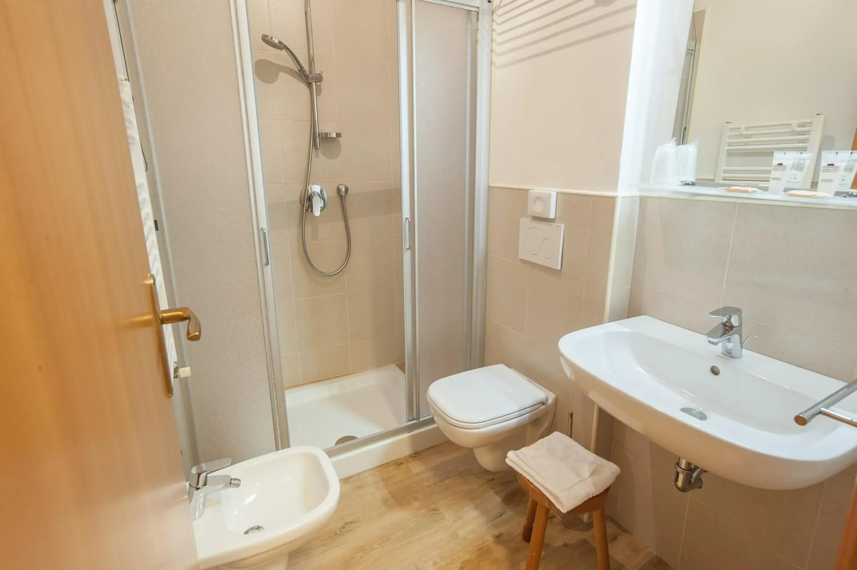 Shower, Bathroom in Hotel Palazzuolo