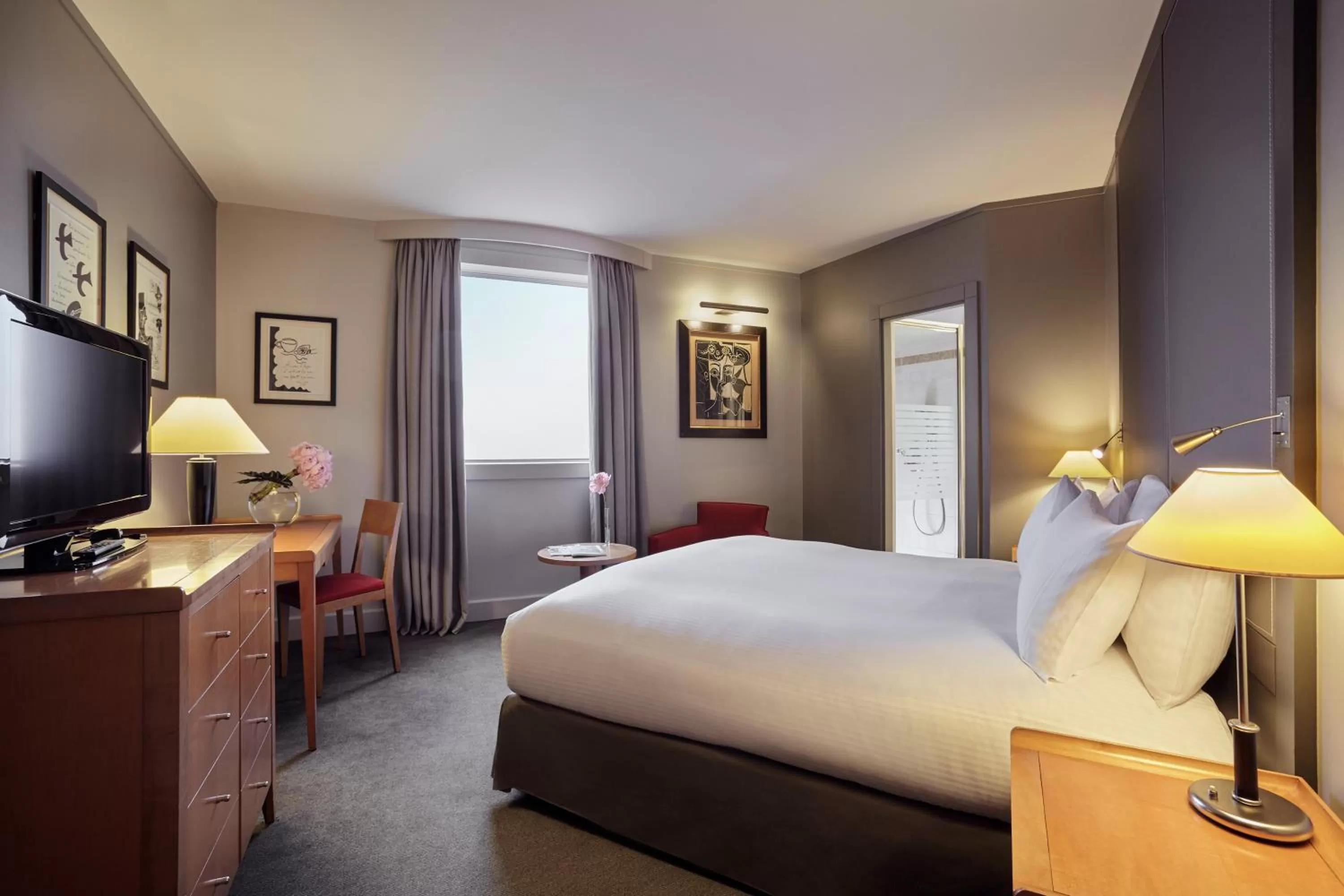 Classic Queen Room with View in Pullman Paris La Défense