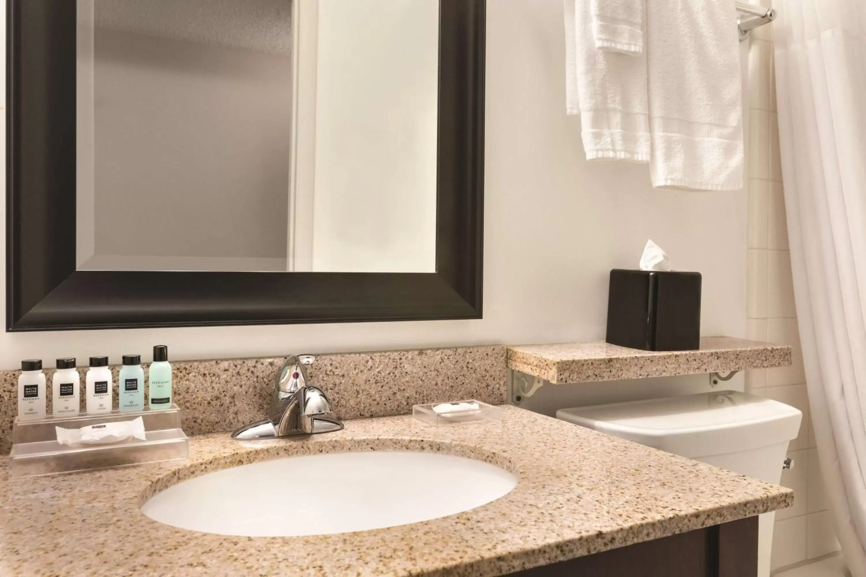 Bathroom in Country Inn & Suites by Radisson, Traverse City, MI