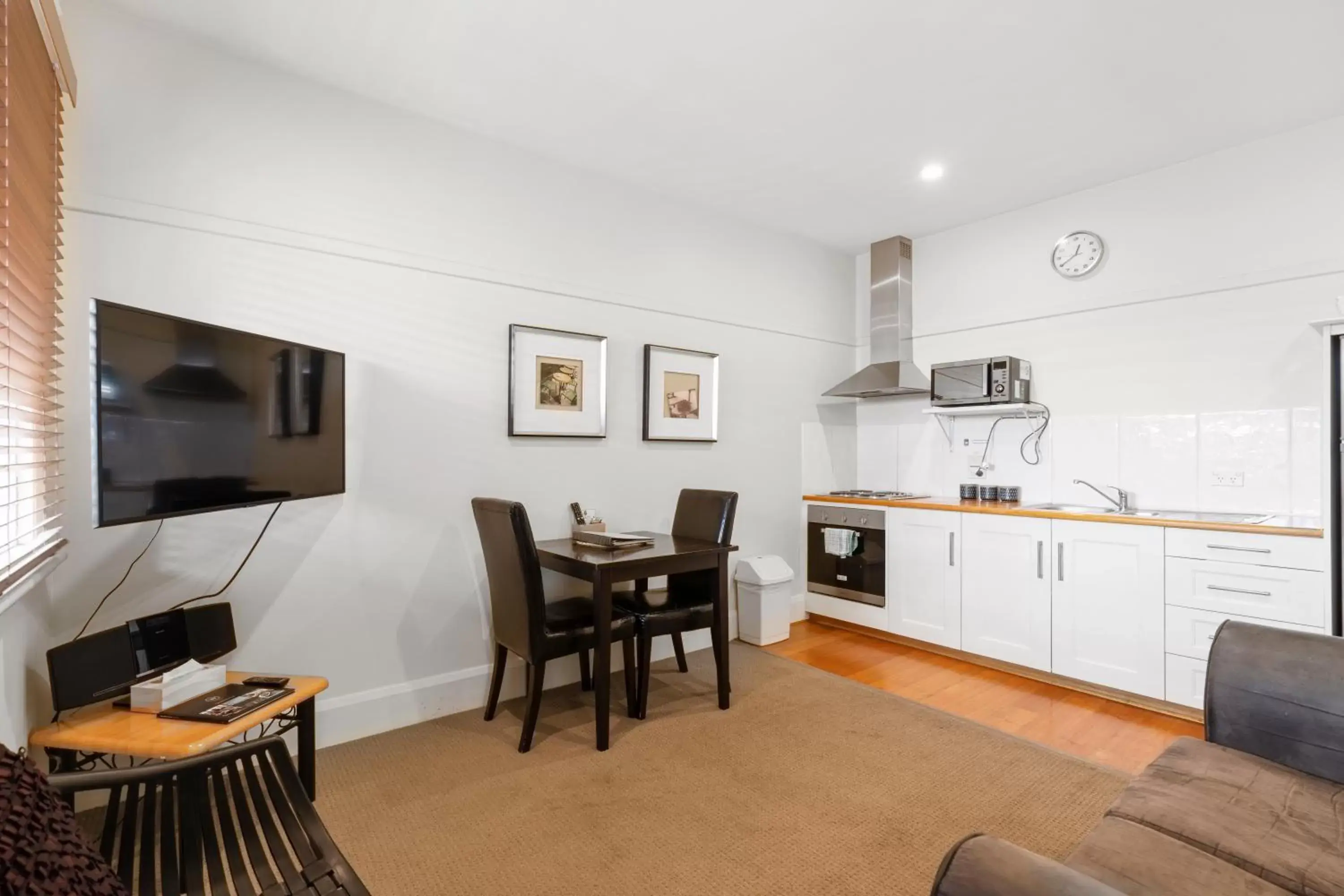 Communal lounge/ TV room, Kitchen/Kitchenette in Graham Apartments