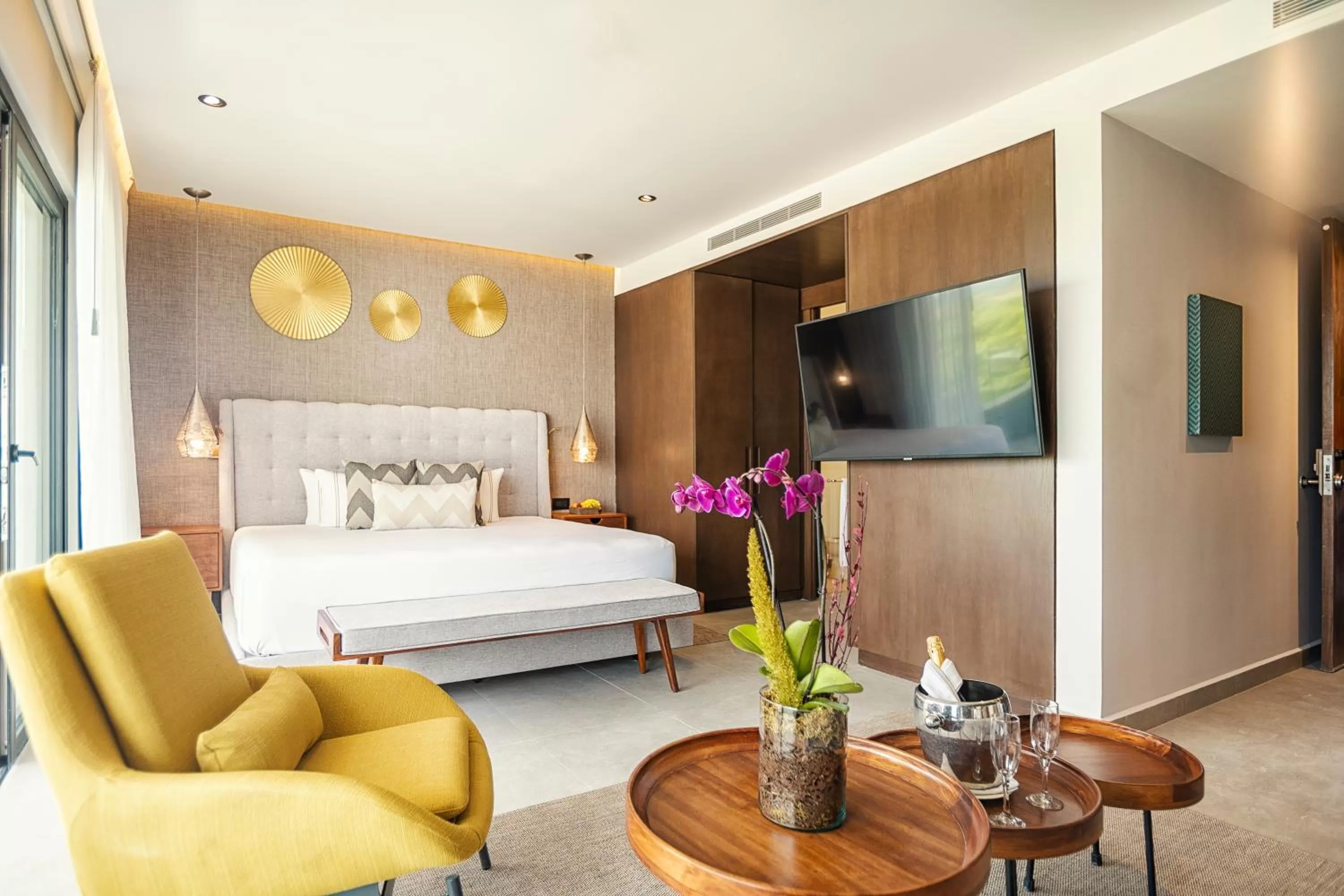 Bedroom, Bed in The Fives Oceanfront