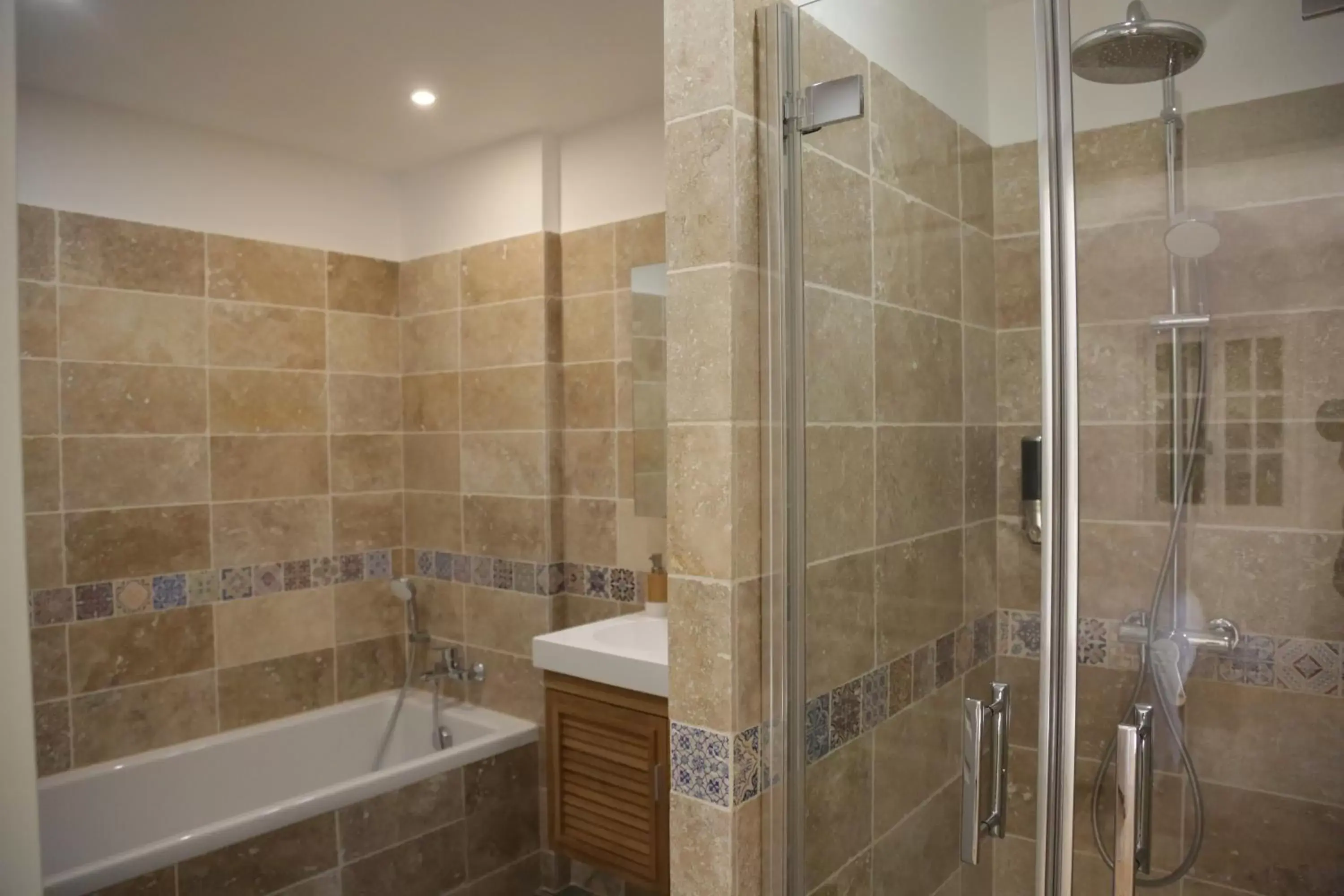 Shower, Bathroom in Le Pavillon Vert - B&B