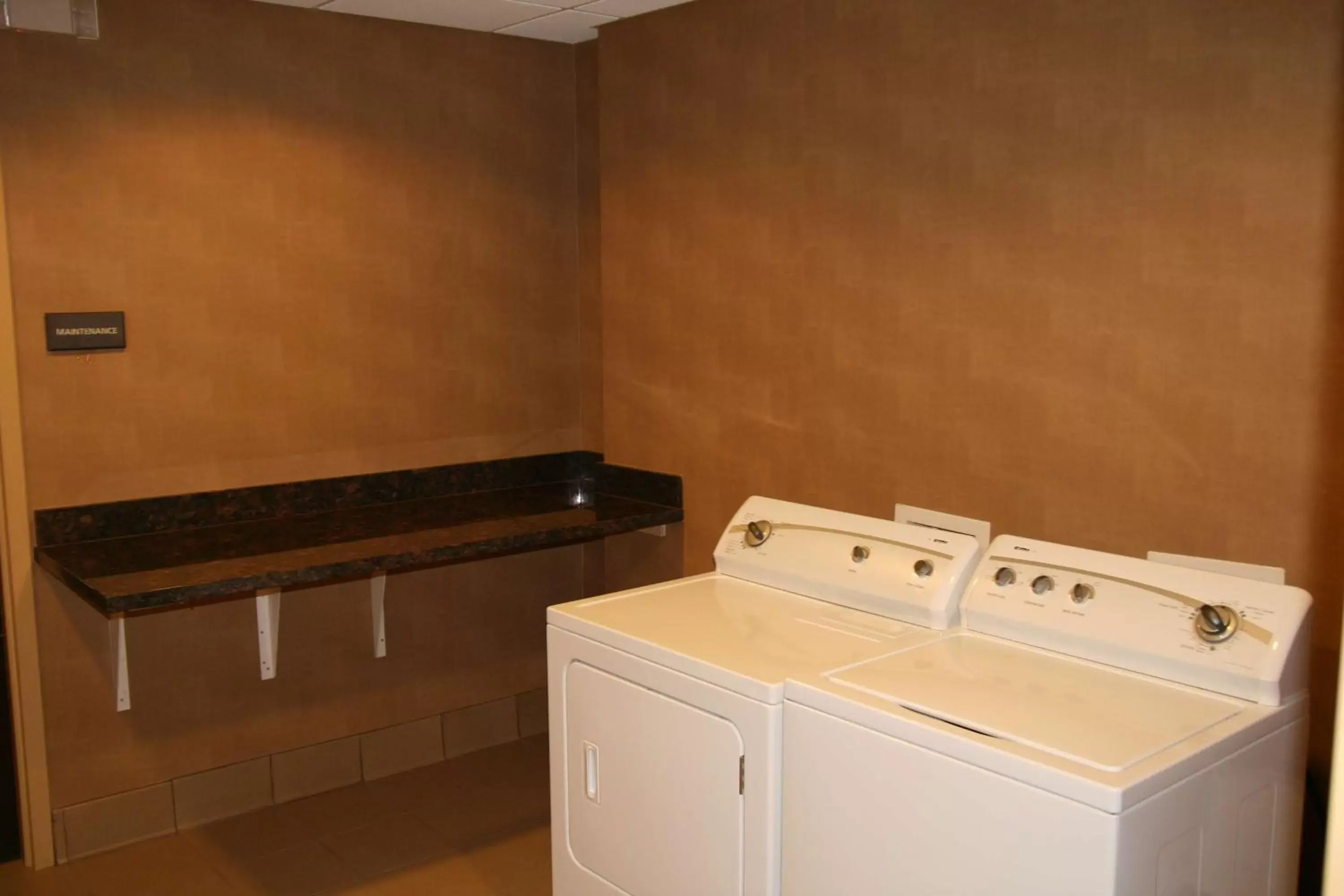 Property building, Bathroom in Hampton Inn & Suites Lebanon