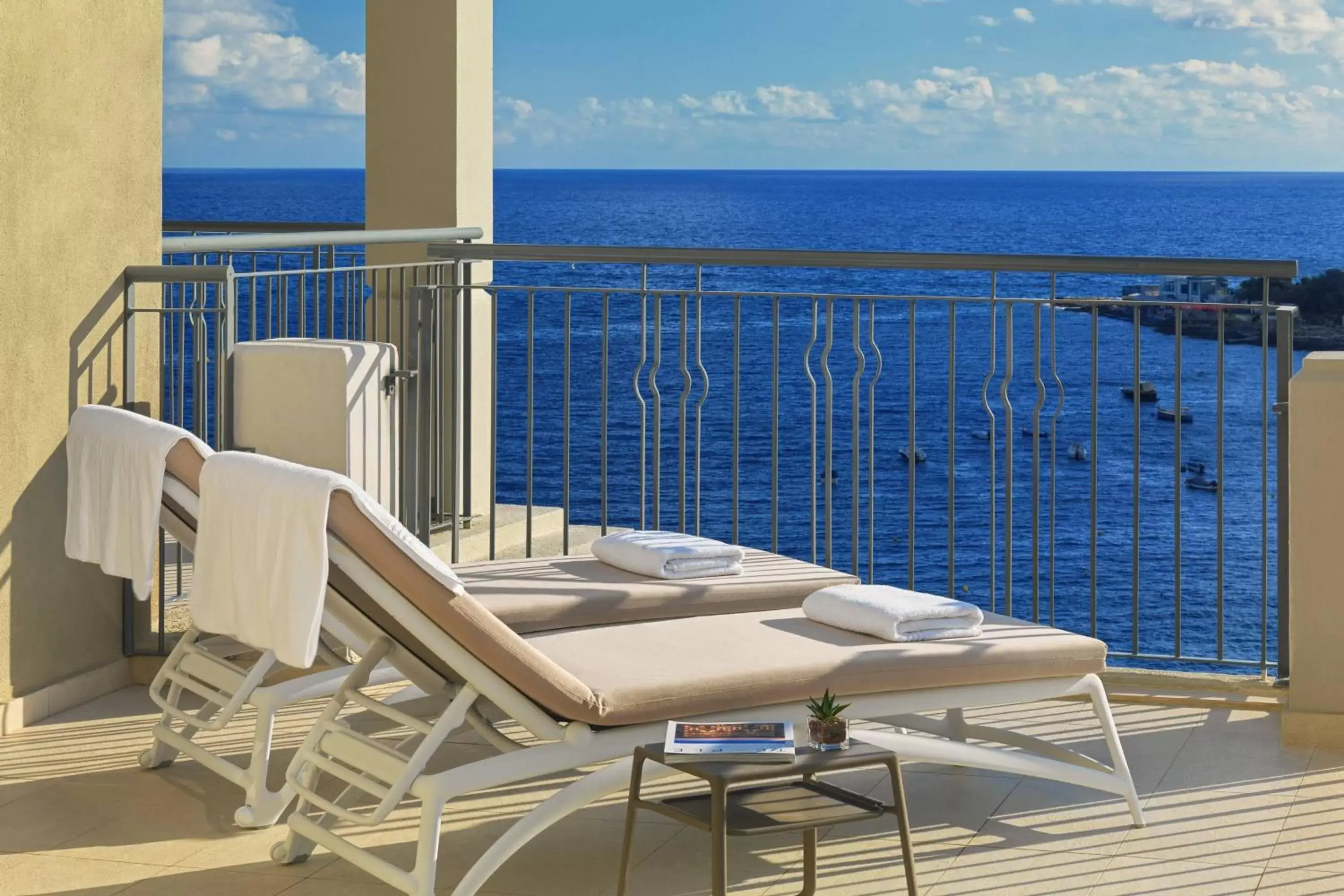 Photo of the whole room, Balcony/Terrace in Malta Marriott Hotel & Spa
