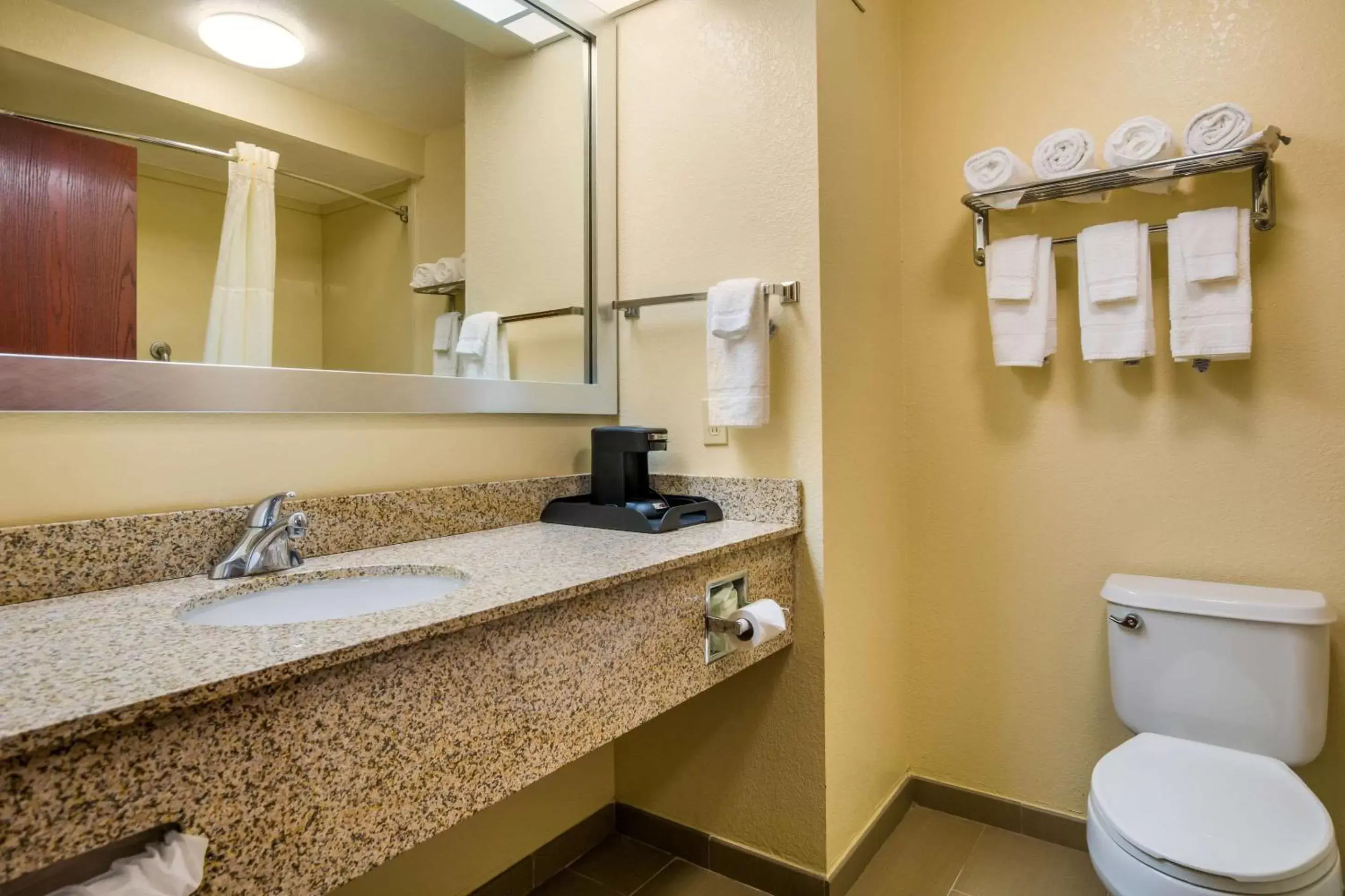Bathroom in Quality Inn & Suites-Sellersburg