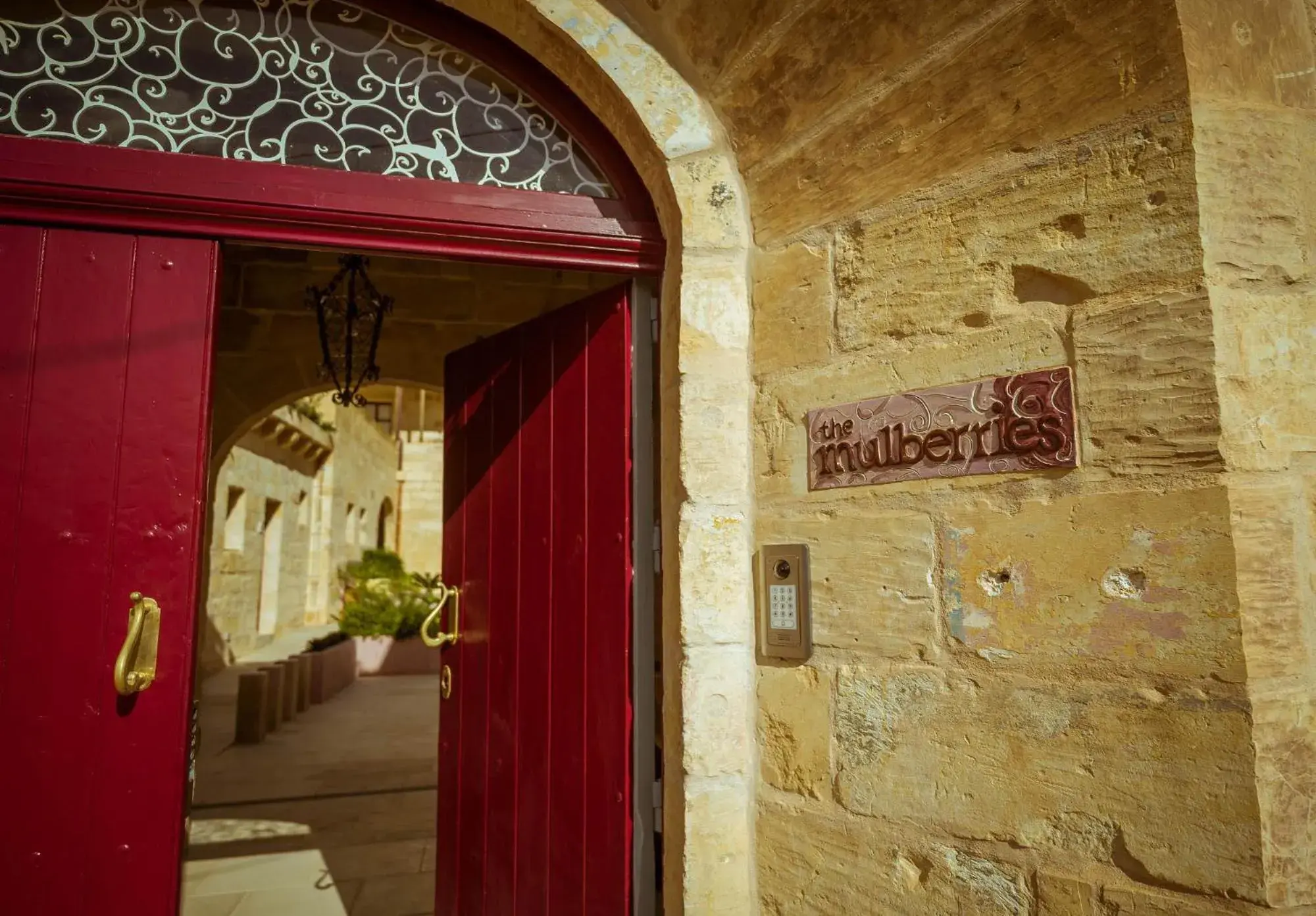 Facade/entrance in Mulberries