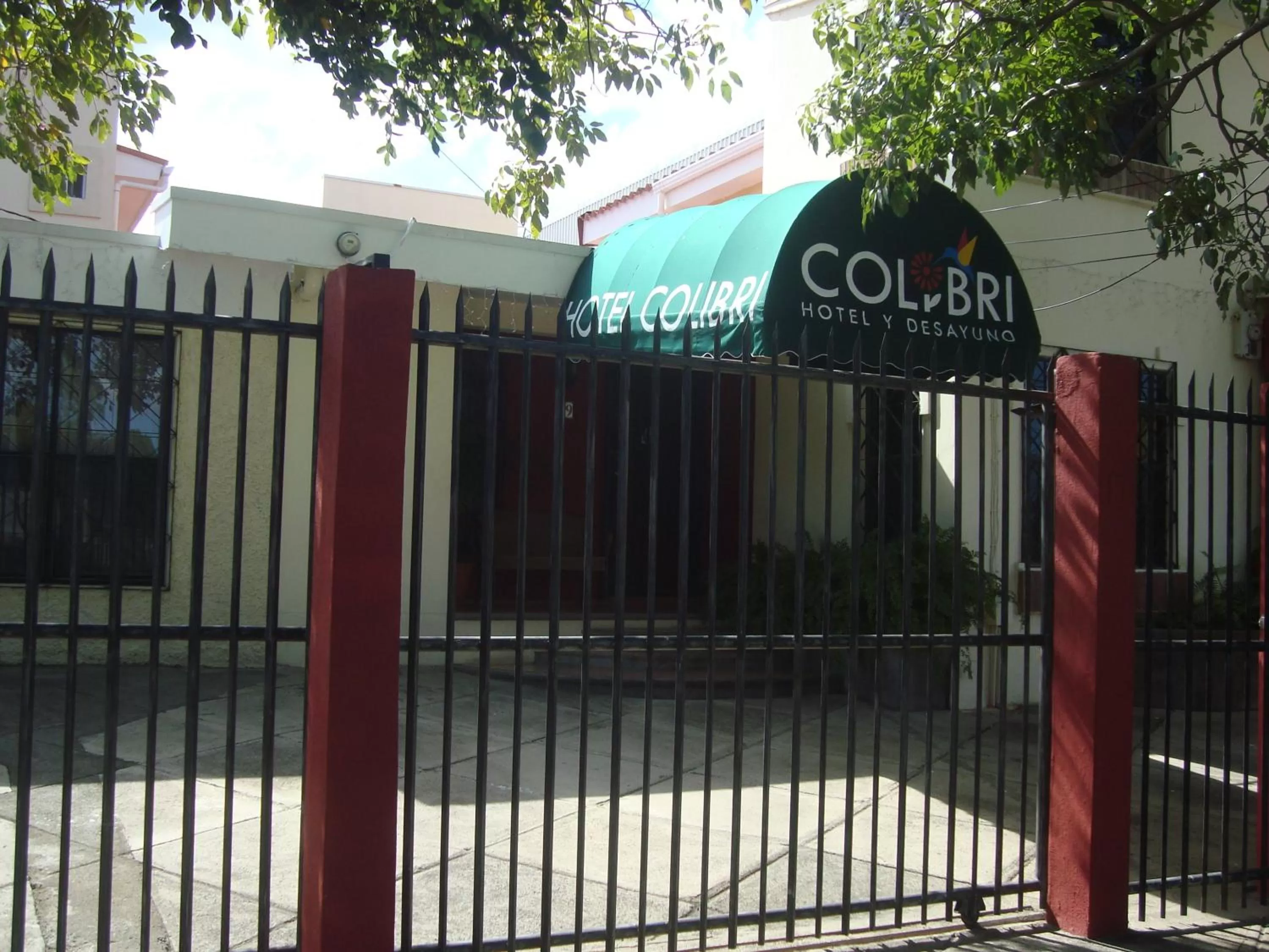 Facade/entrance in Hotel Colibri