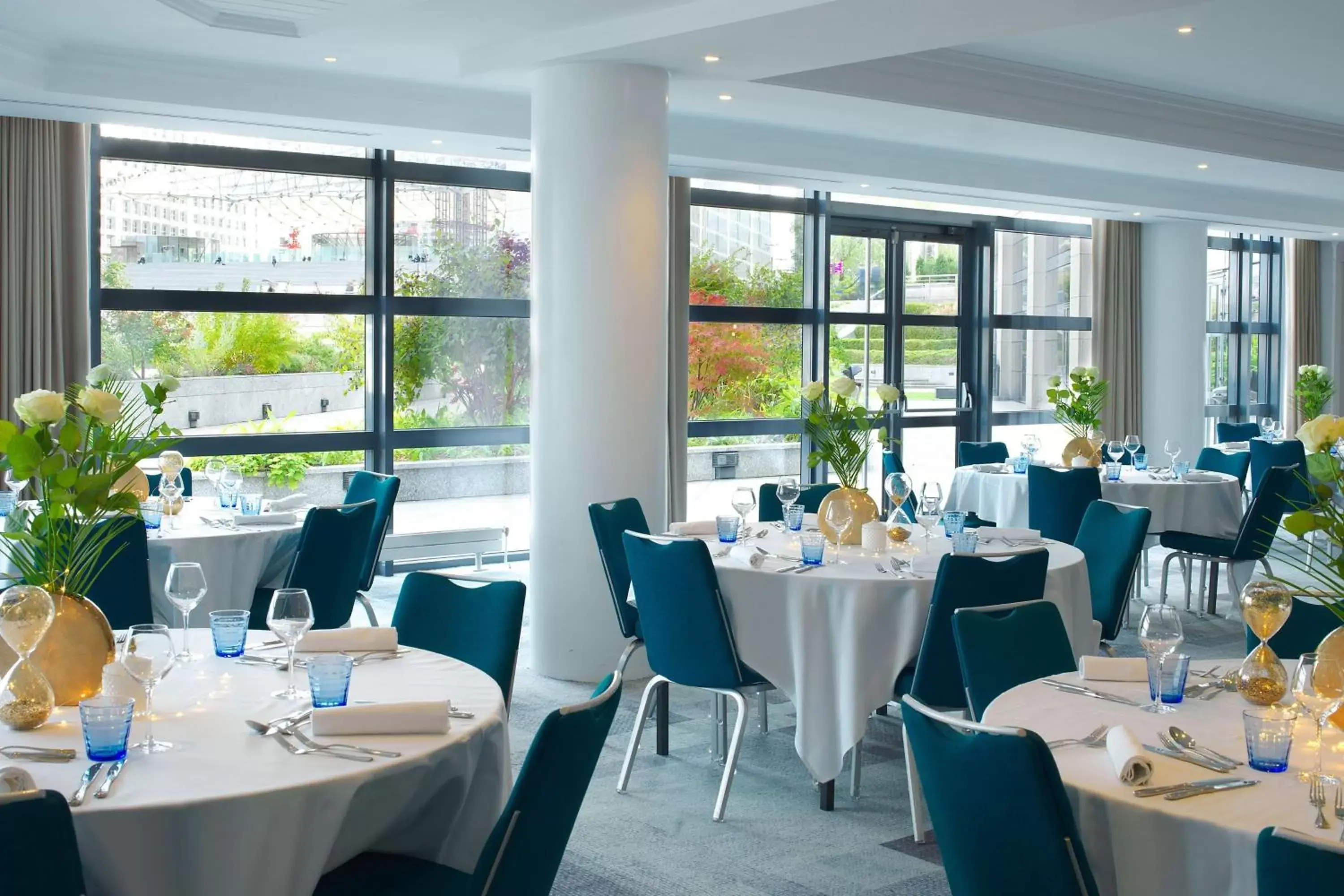 Meeting/conference room, Restaurant/Places to Eat in Renaissance Paris La Defense Hotel