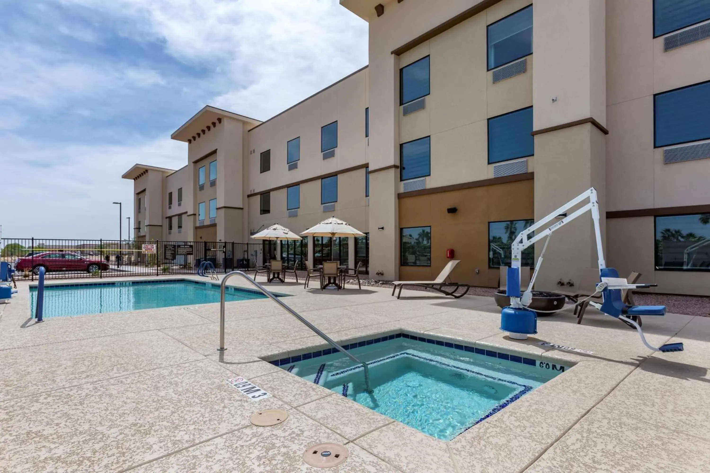 Swimming Pool in Best Western Plus Casa Grande Inn & Suites