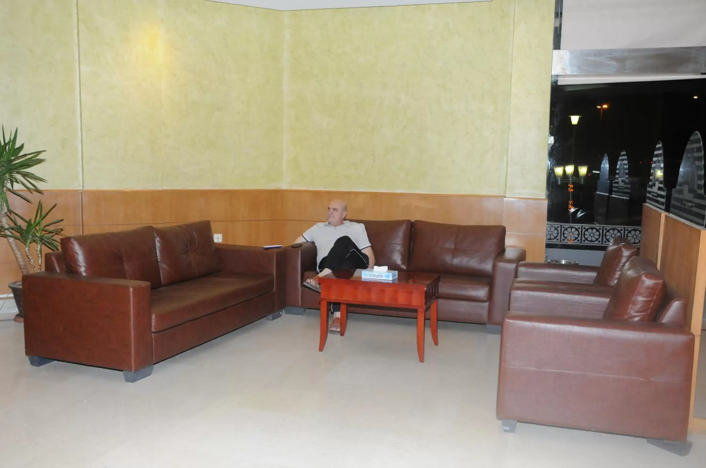 Lobby or reception, Lounge/Bar in Continental Suite farwaniya