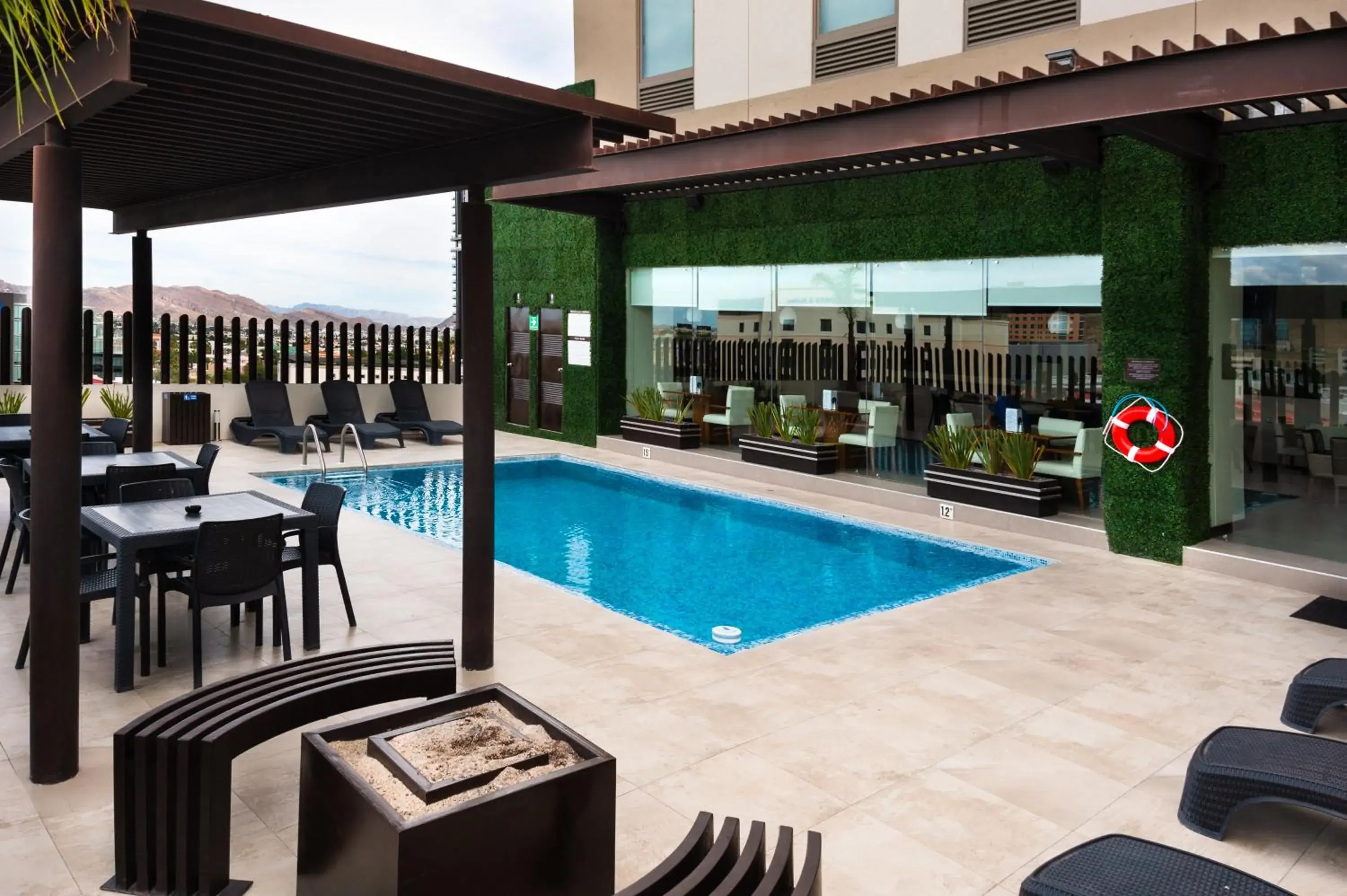 Swimming pool in Best Western Plus Chihuahua Juventud Swimming pool in Best Western Plus Chihuahua Juventud