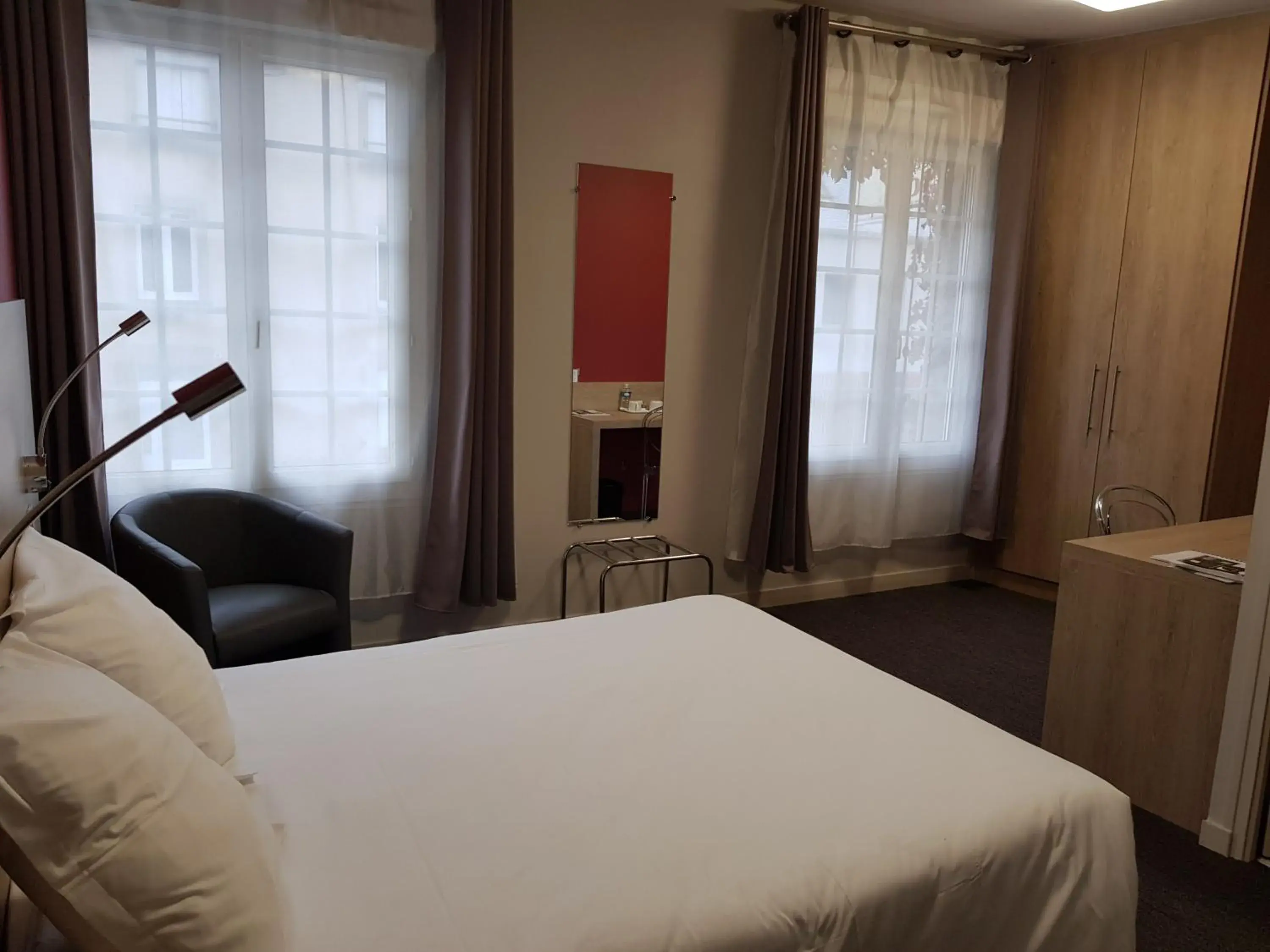 Photo of the whole room, Bed in Logis Hôtel A la Bonne Auberge