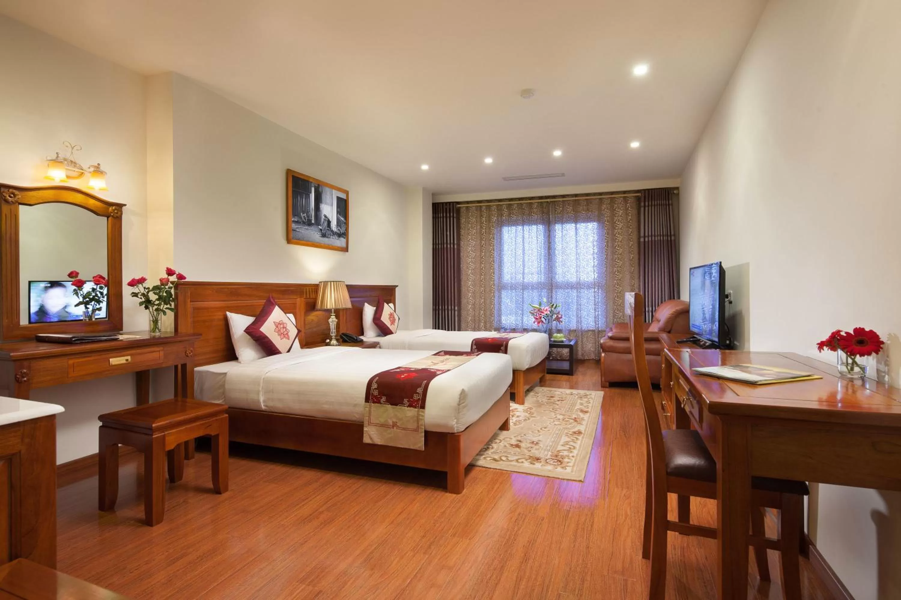 Grand Luxury Double/Twin, Window, City View in SQ Hang Gai Hotel & Spa