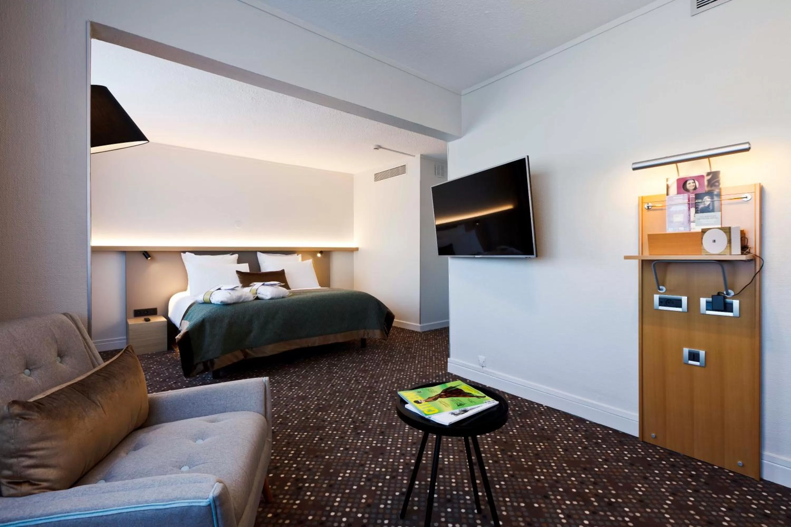 Area and facilities, Bed in Mercure Lyon Charbonnières