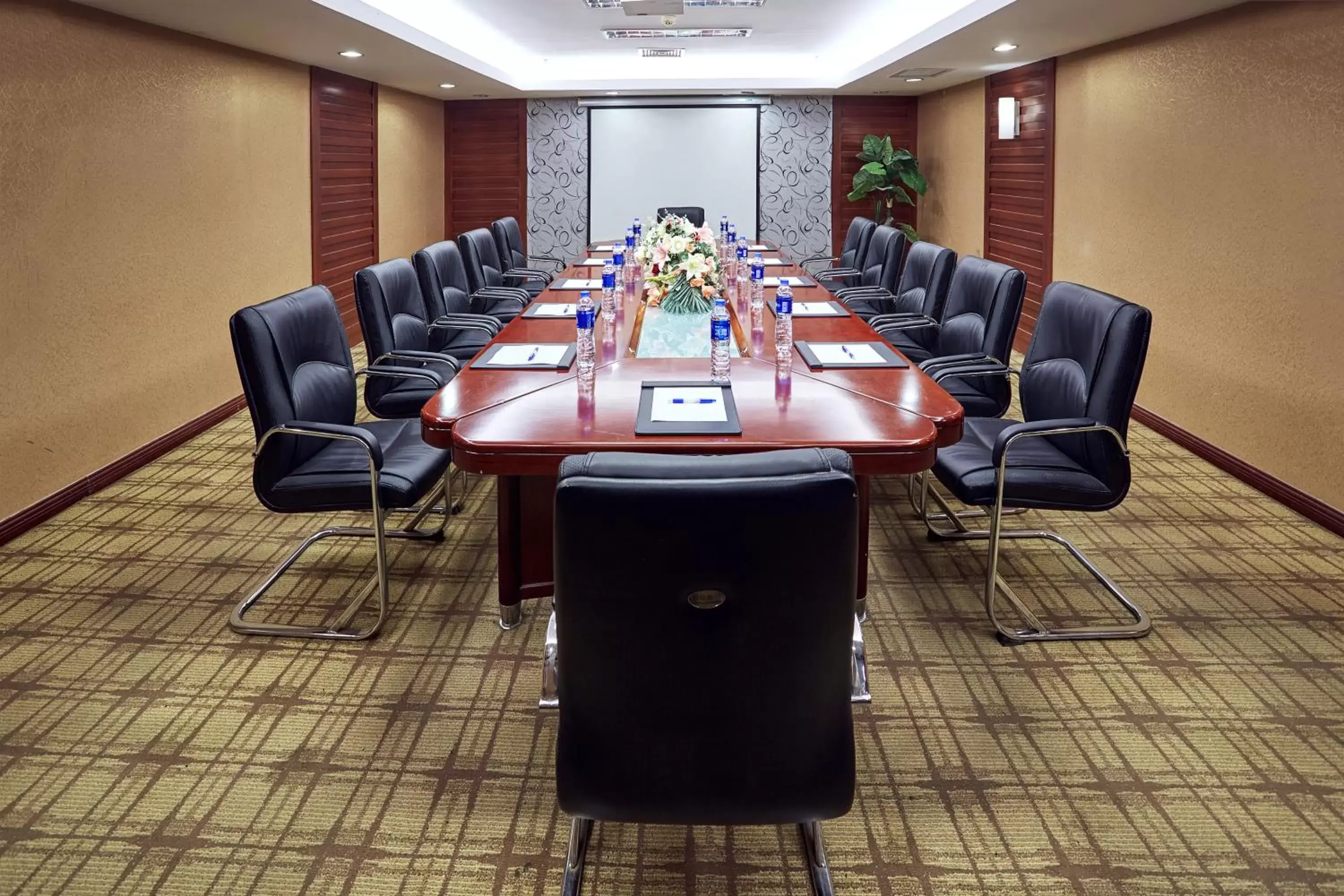 Meeting/conference room in Holiday Inn Express Nanjing Xuanwu Lake, an IHG Hotel