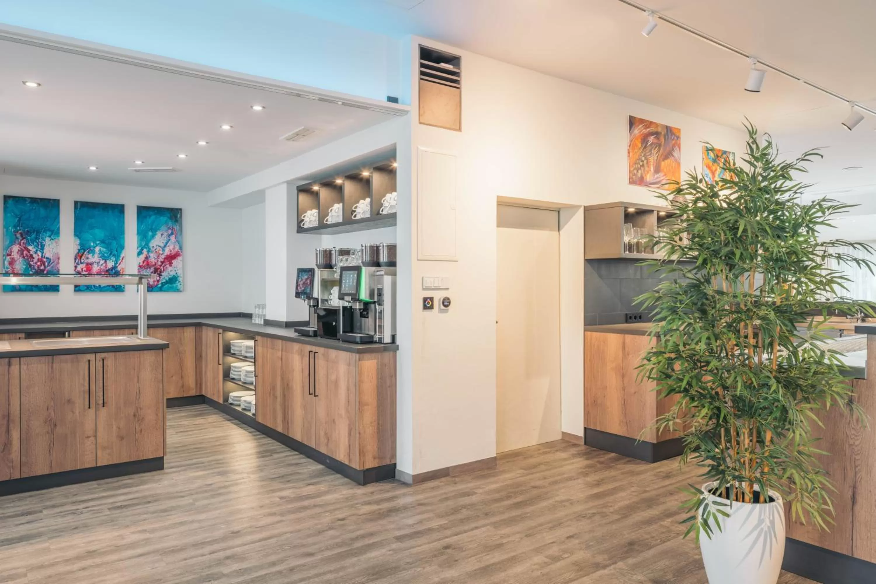 Restaurant/places to eat in AWA Hotel