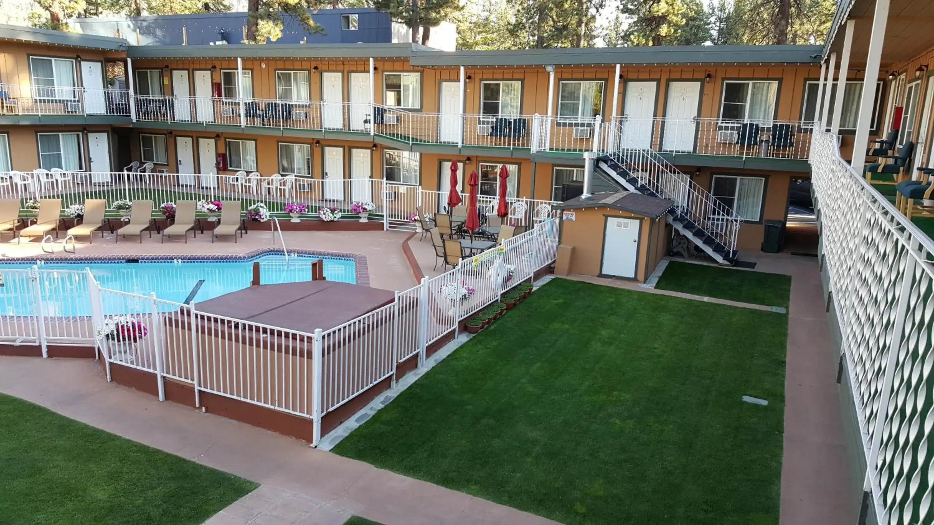 Area and facilities, Pool View in Alpine Inn & Spa