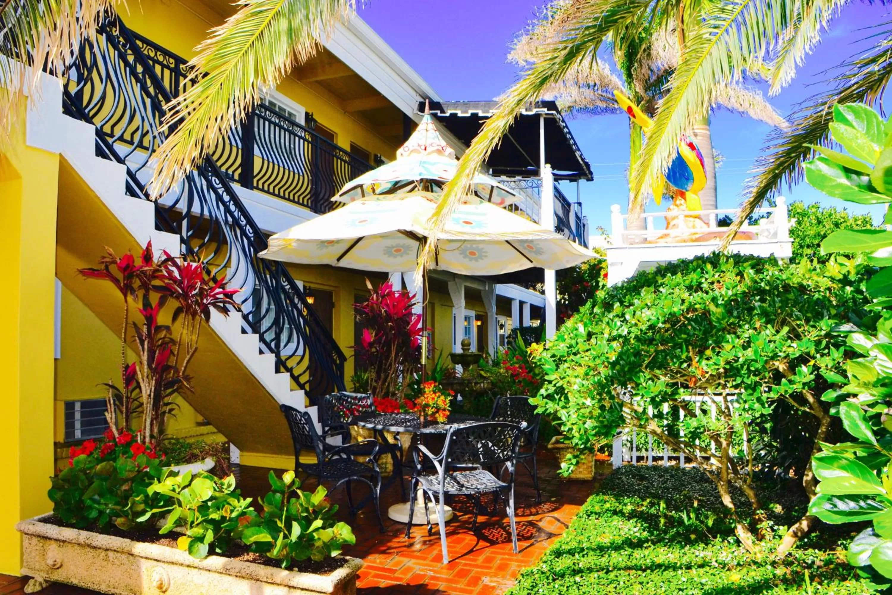 Patio, Property Building in Sea Turtle Inn