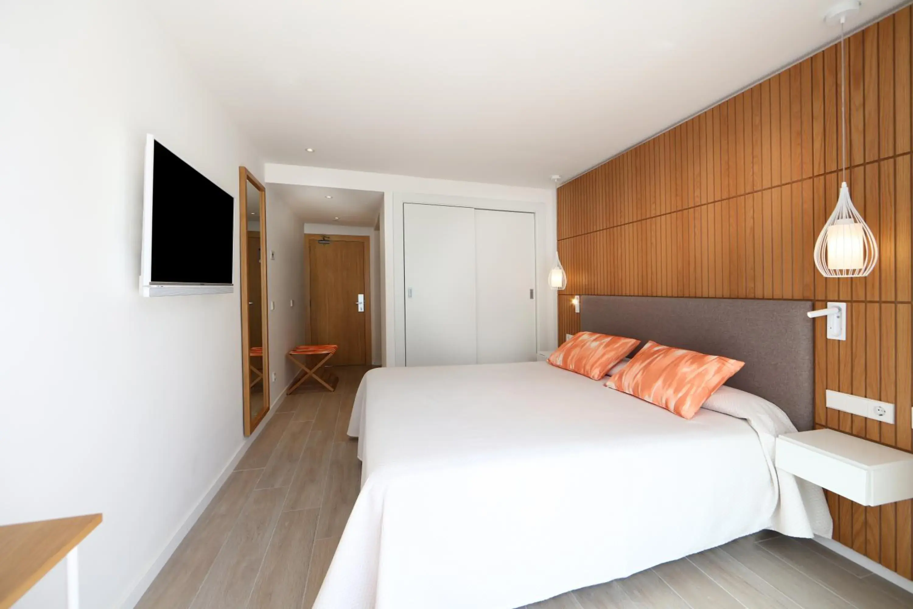 Photo of the whole room, Bed in Iberostar Playa de Muro