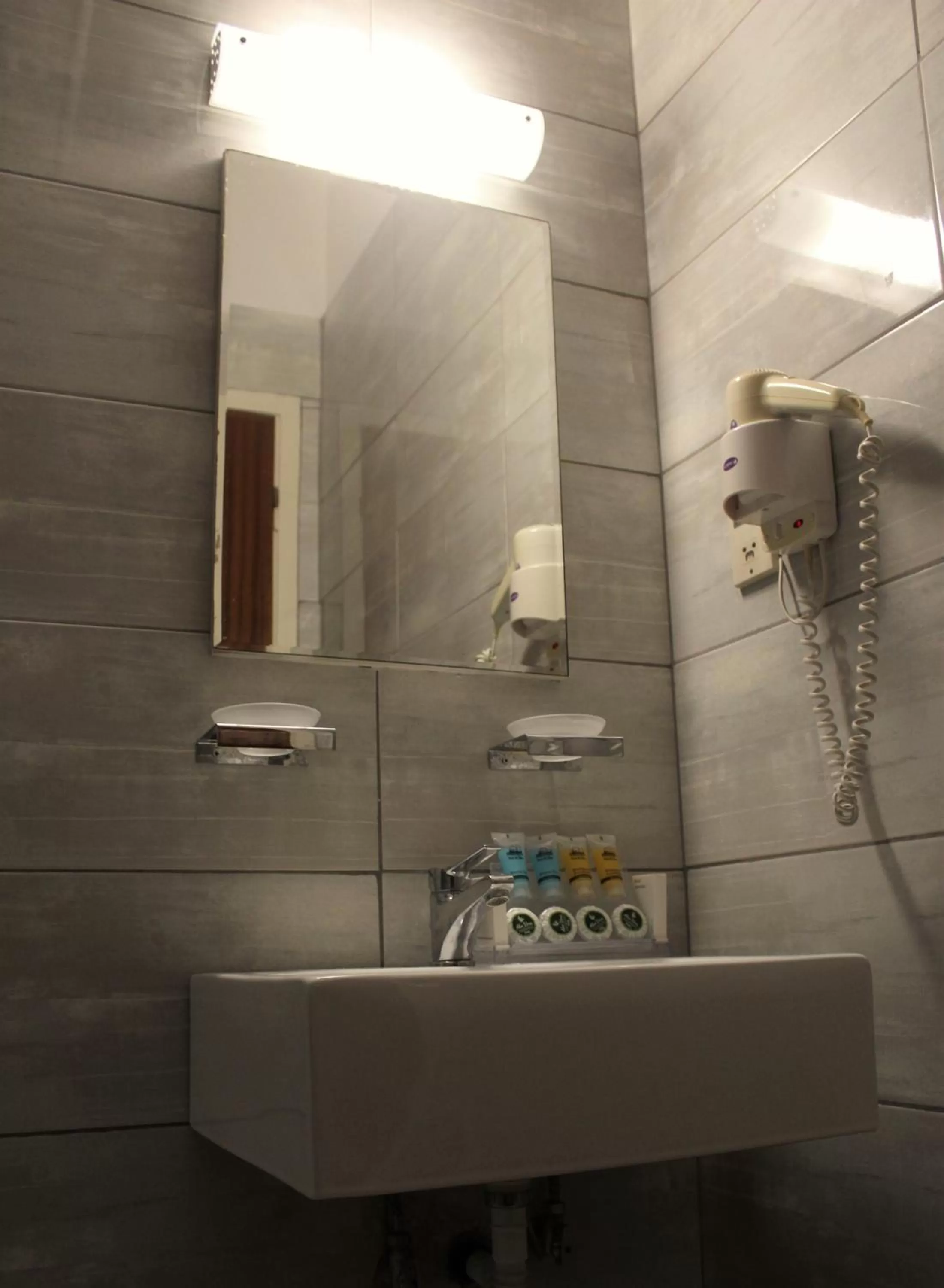 Bathroom in Messini Hotel