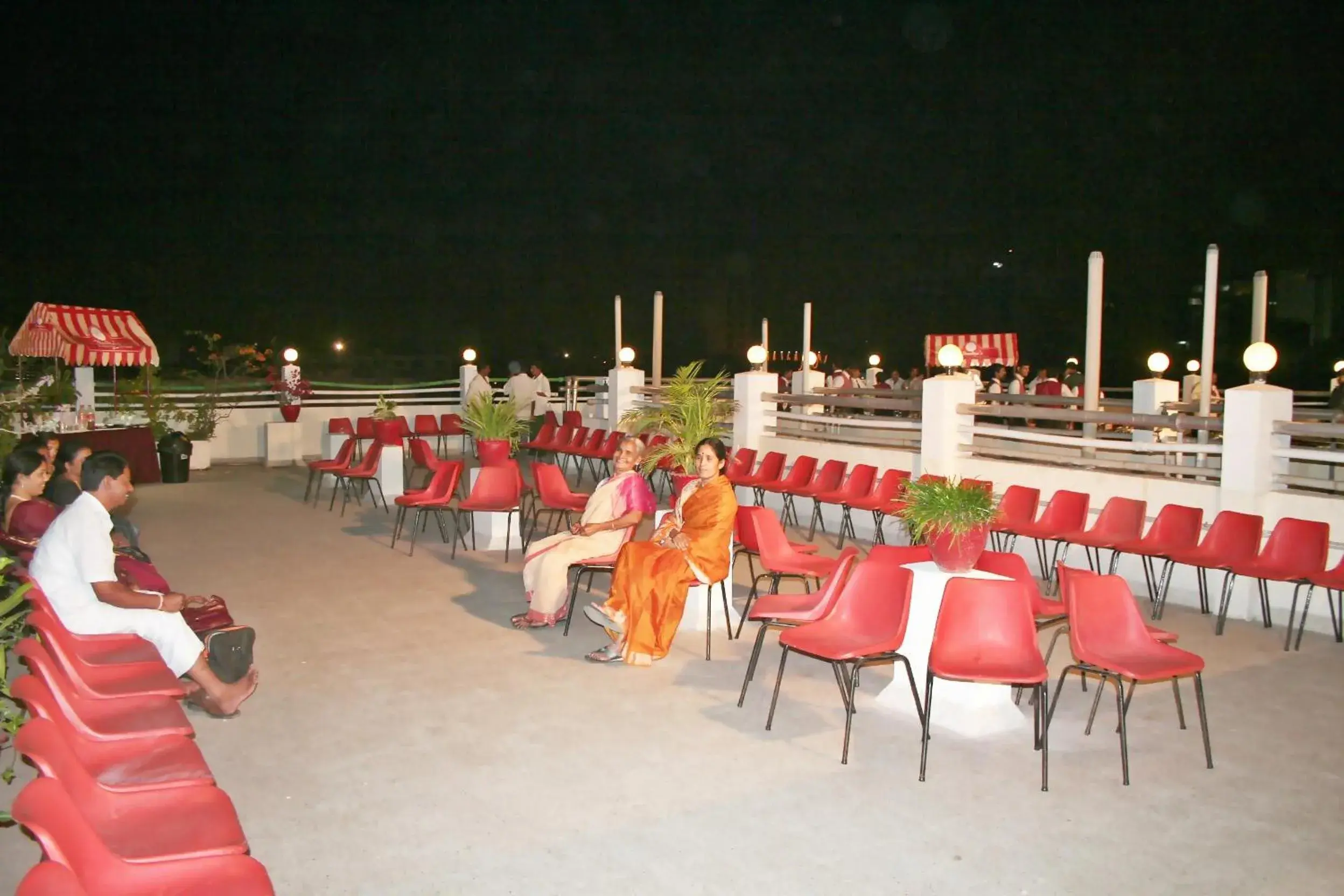 Night, Restaurant/Places to Eat in Hotel Pandian