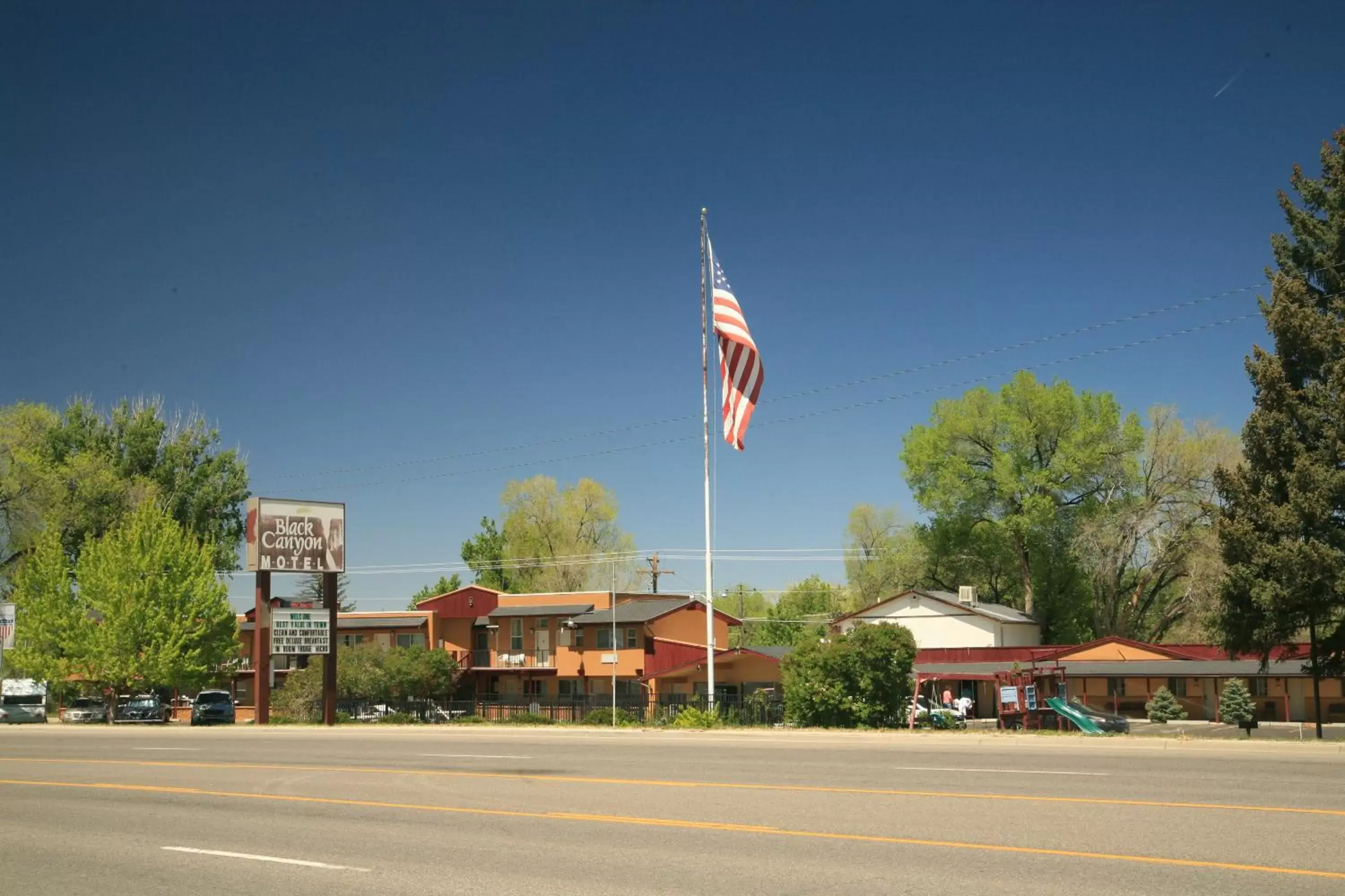 Facade/entrance, Property Building in Black Canyon Motel