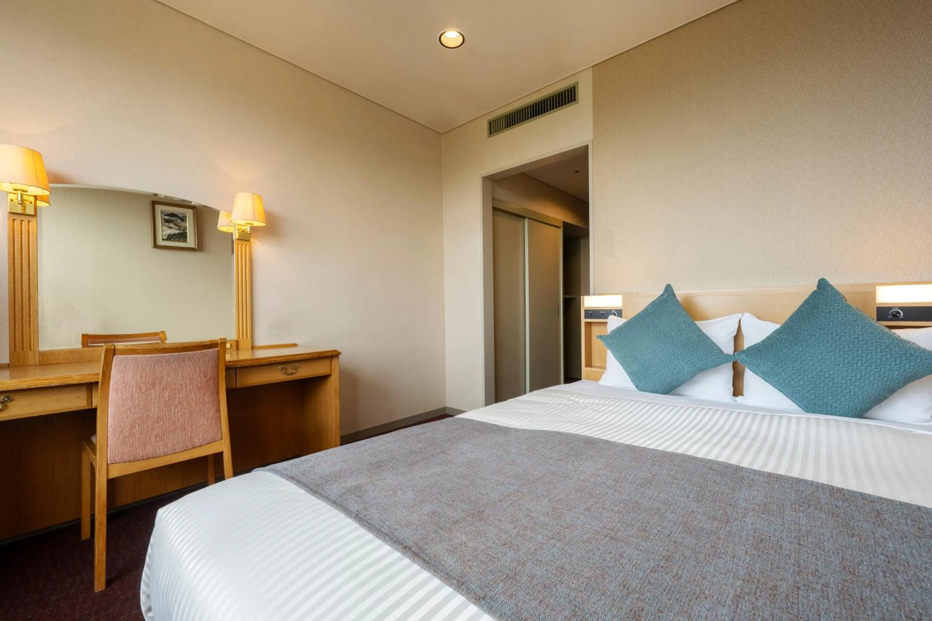 Bed in KAMENOI HOTEL Fukui