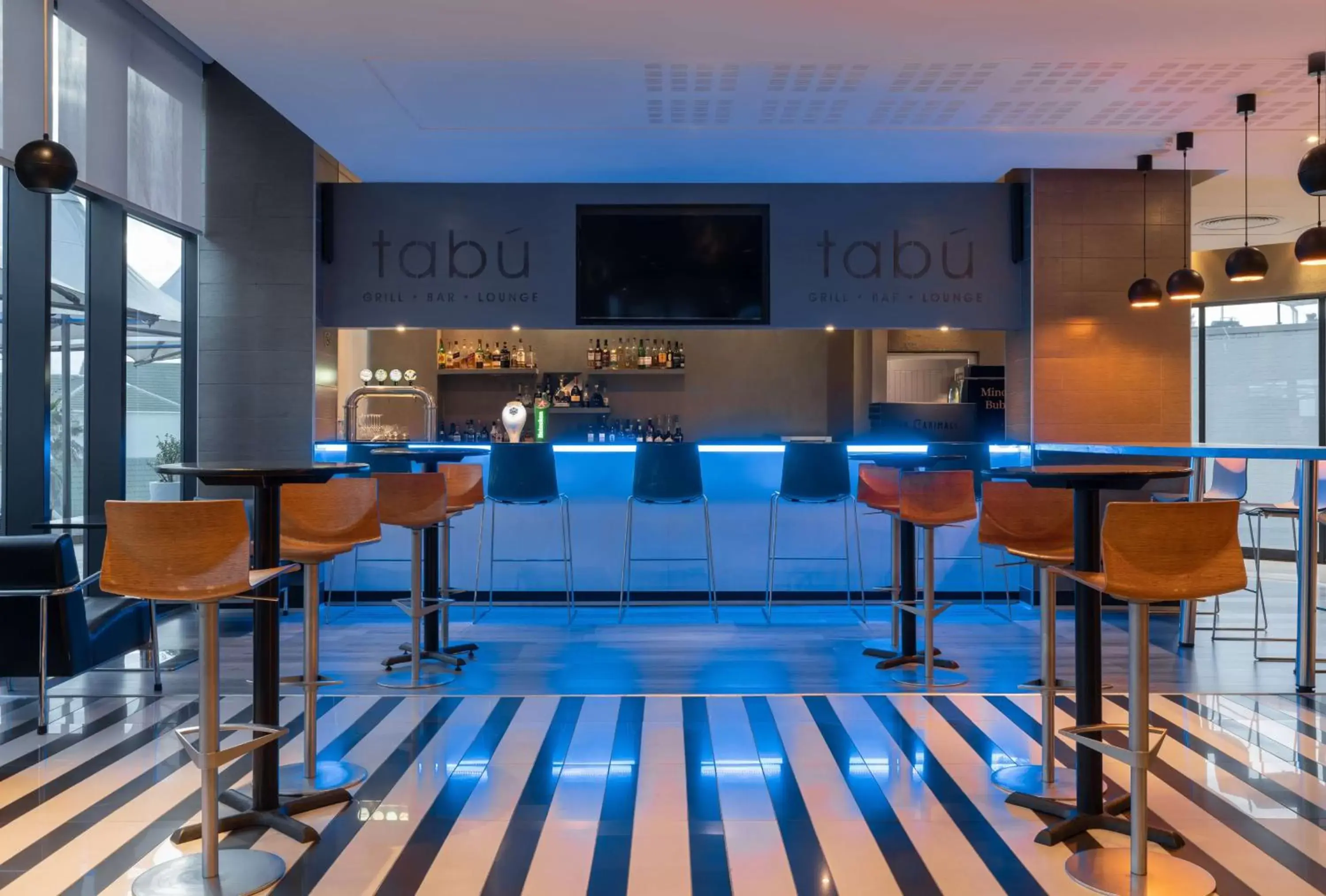 Lounge or bar in Radisson Blu Hotel, Port Elizabeth