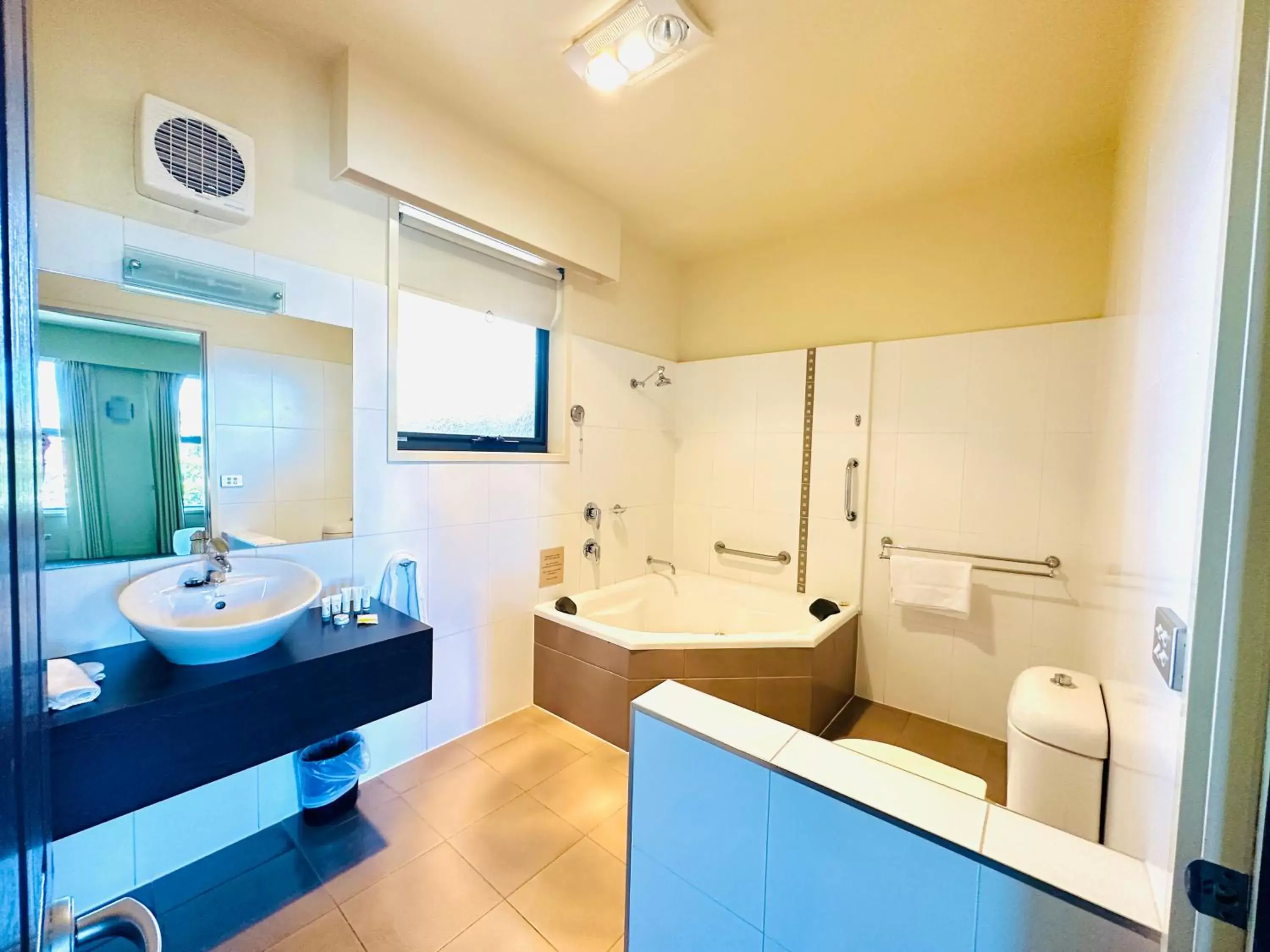 Bathroom in Comfort Inn & Suites City Views