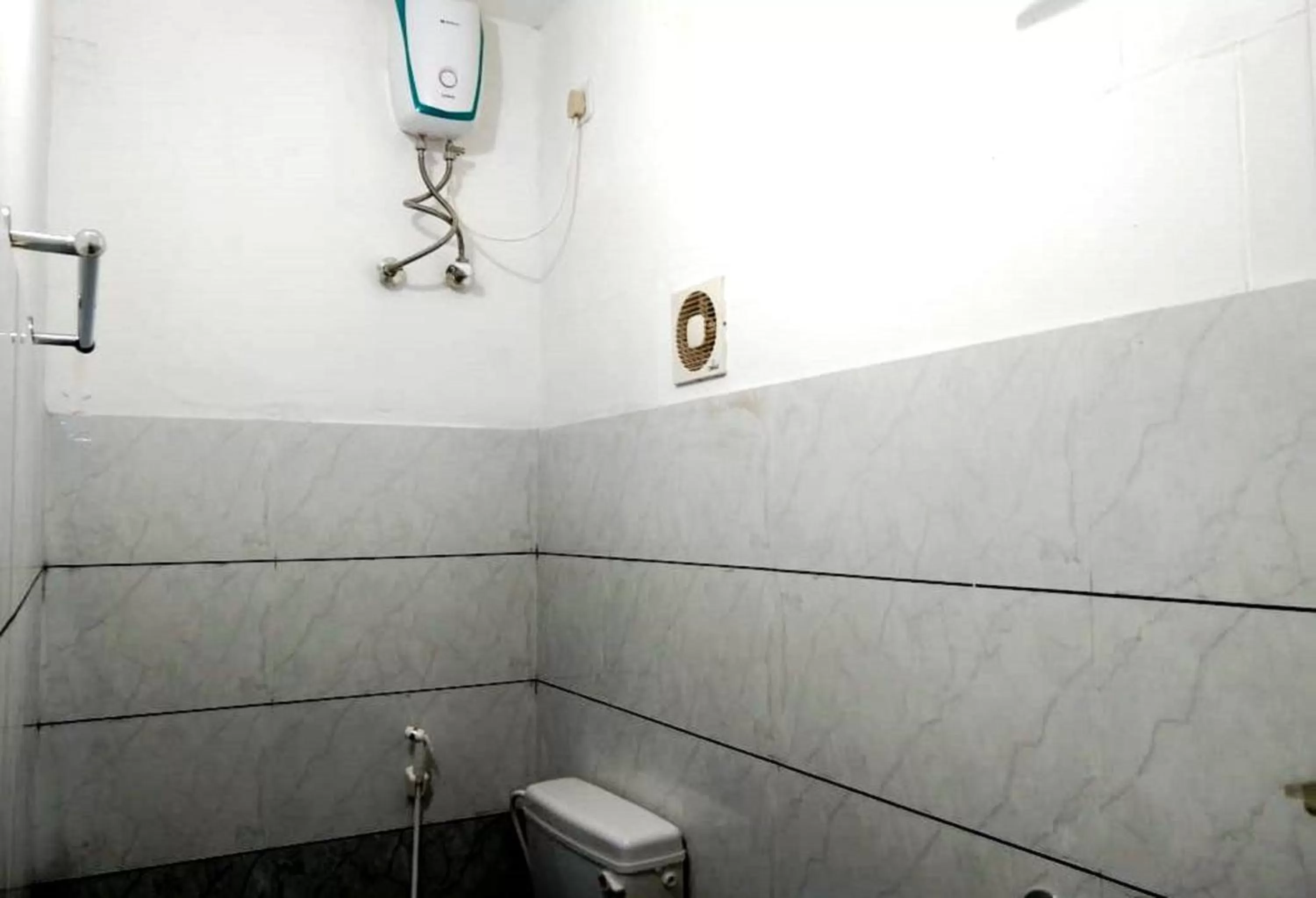 Bathroom in Silver Cloud Hotel Sholinganallur