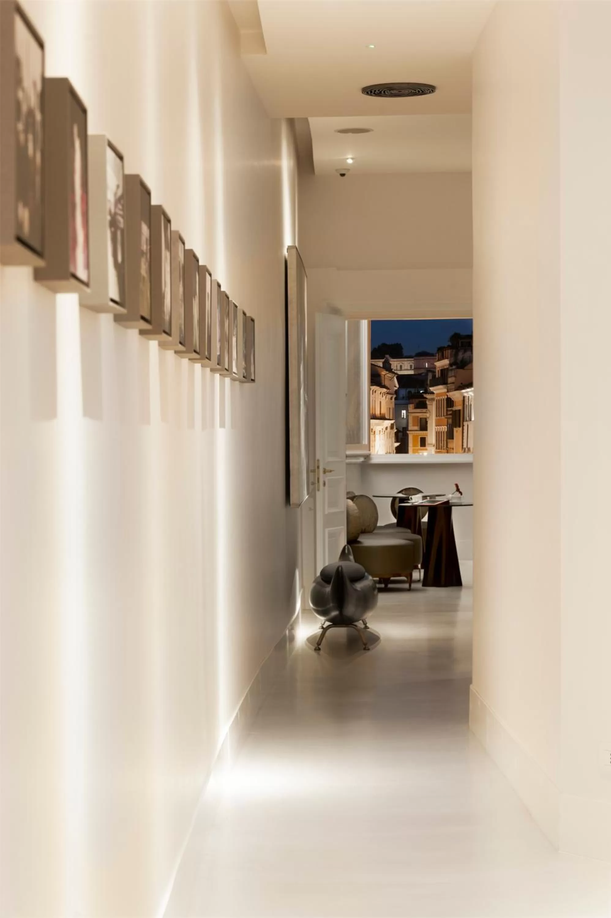 Living room in Piazza di Spagna 9