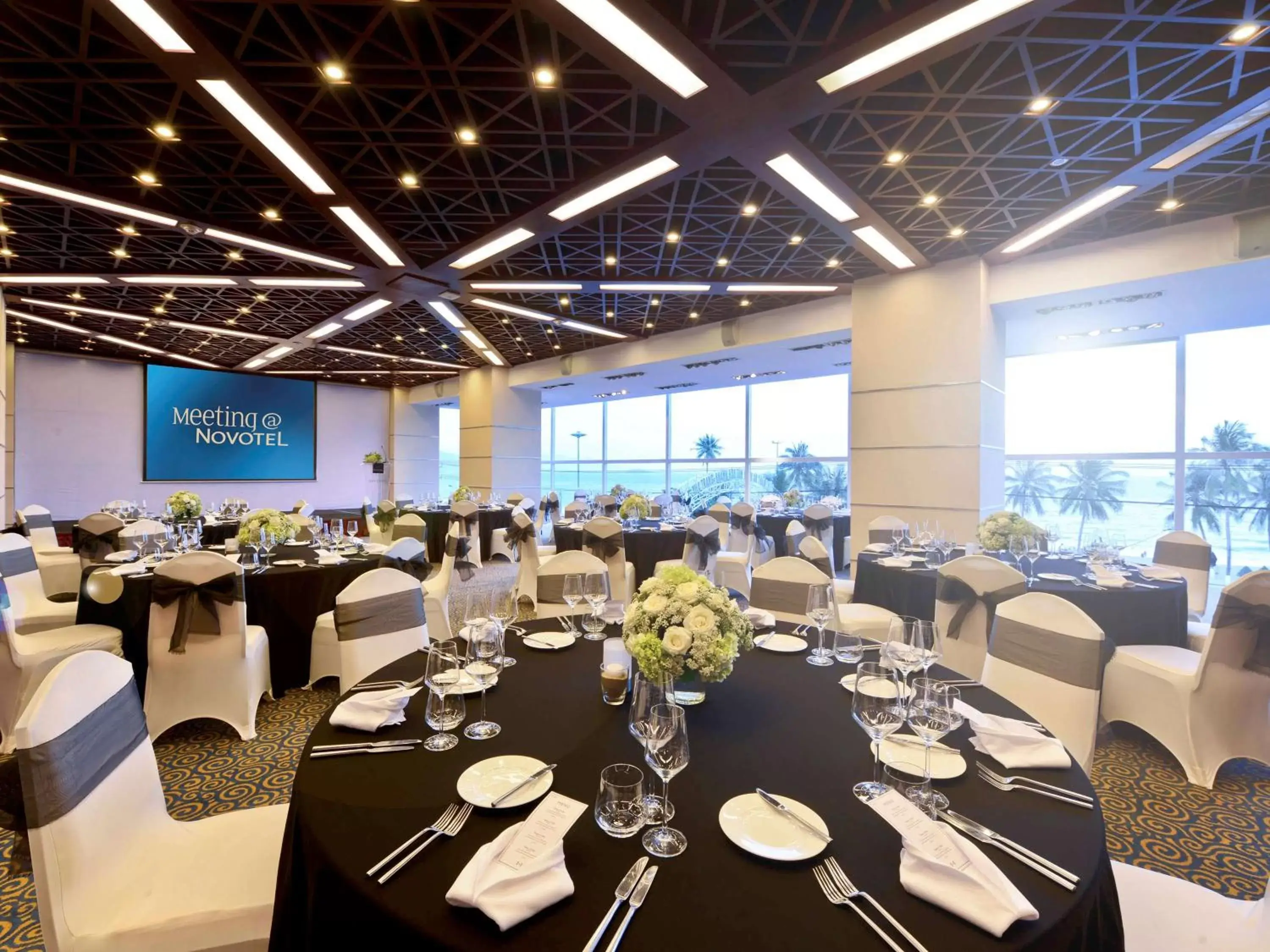 Meeting/conference room, Restaurant/Places to Eat in Hotel Novotel Nha Trang