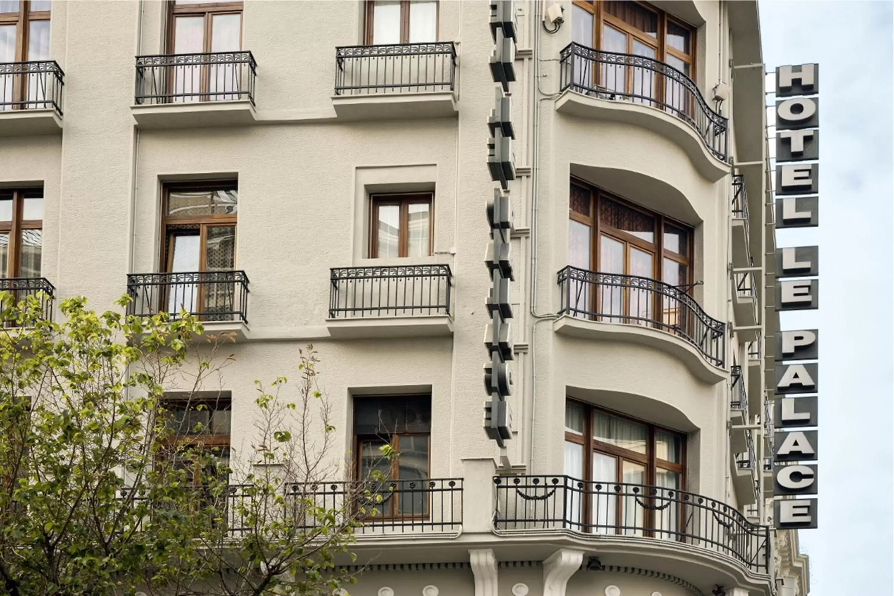 Property Building in Le Palace Hotel