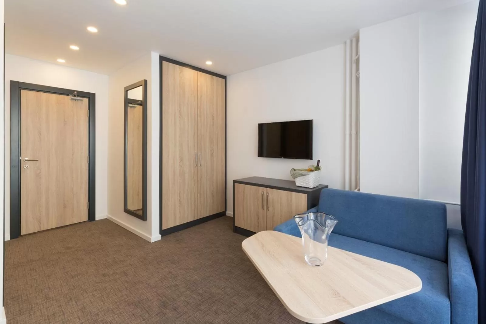 TV and multimedia in Premium Crown Suites