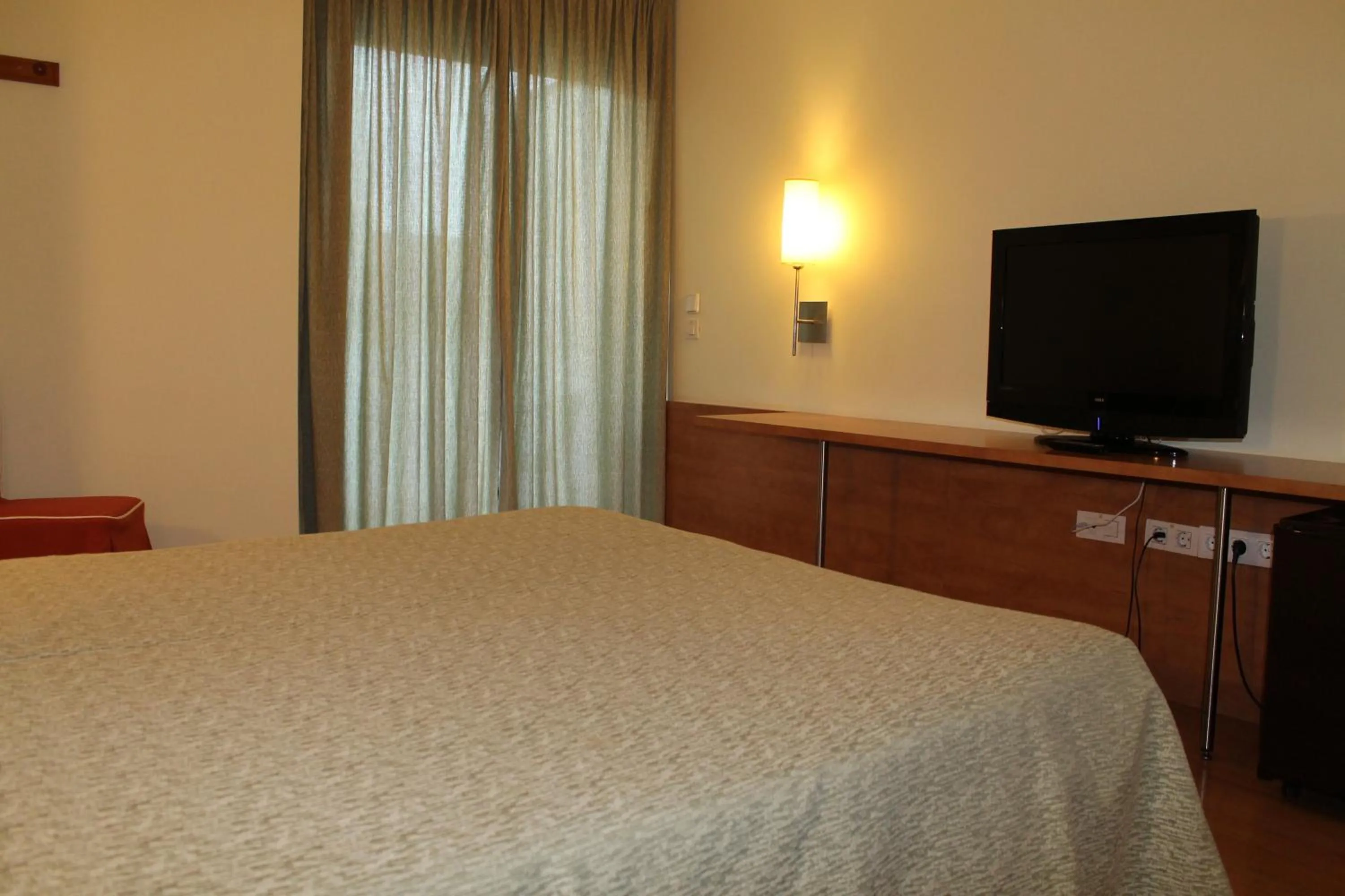 TV and multimedia, Bed in Hotel Flora Parc