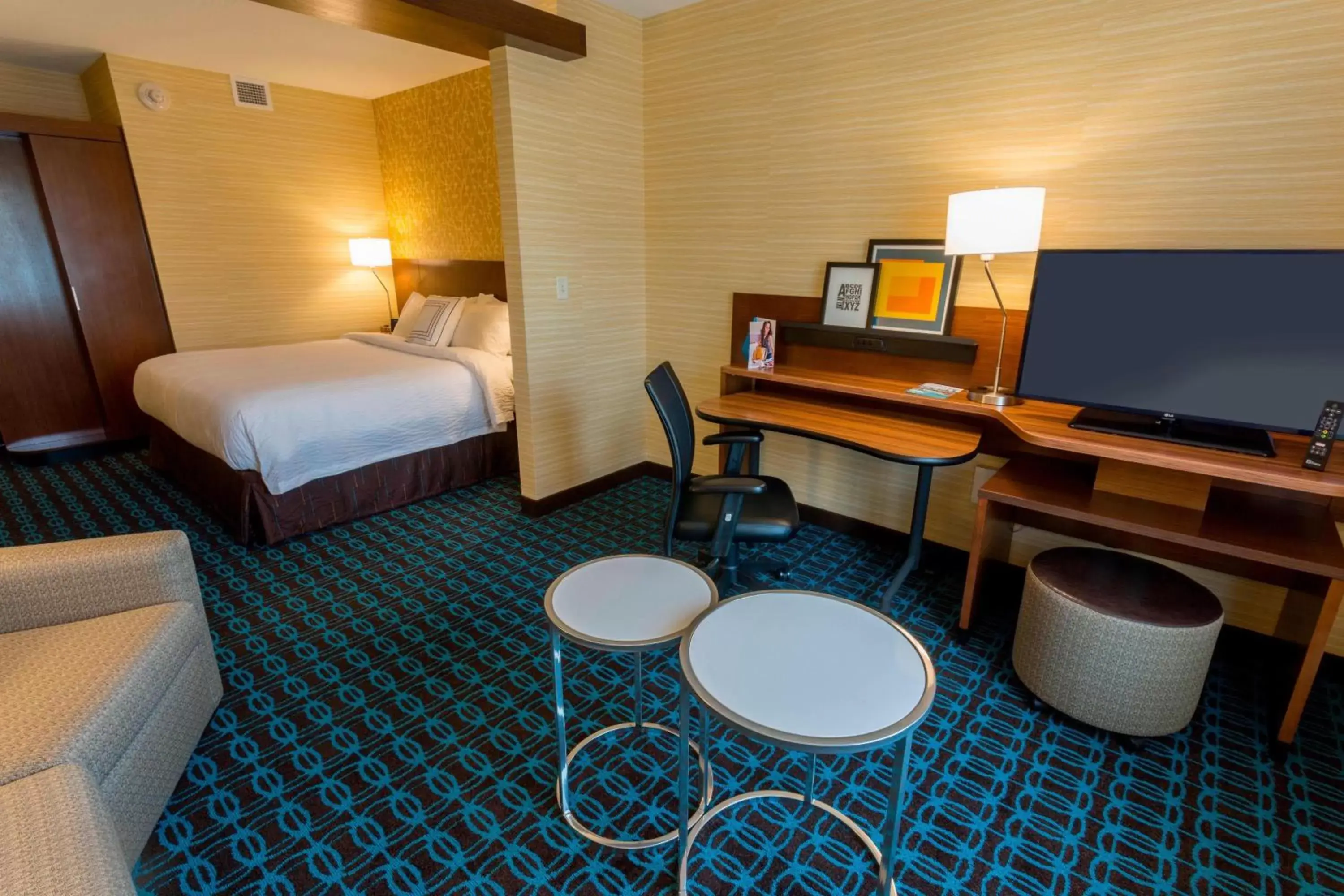 Bedroom in Fairfield Inn & Suites by Marriott Geneva Finger Lakes