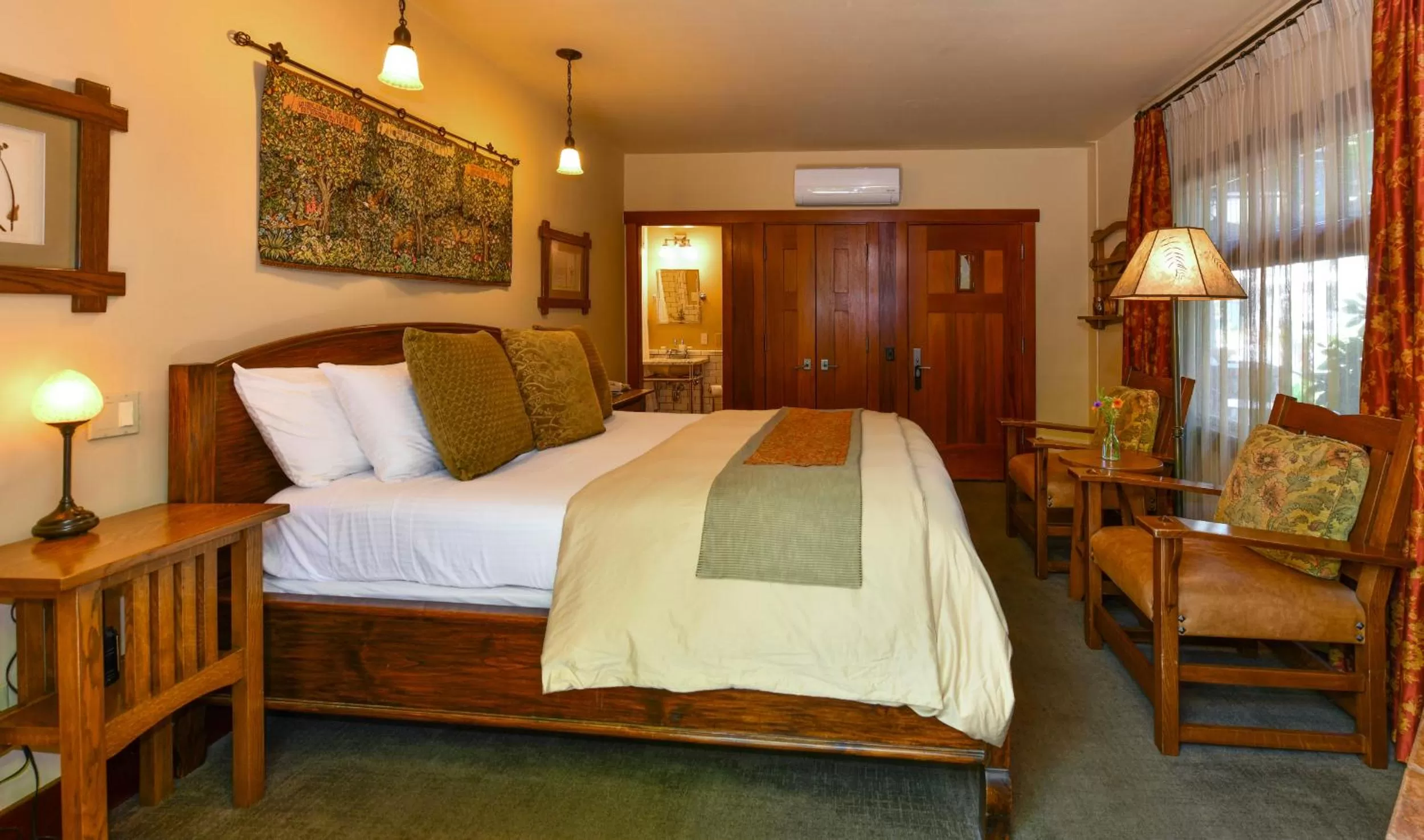 Bedroom, Bed in Blackbird Inn