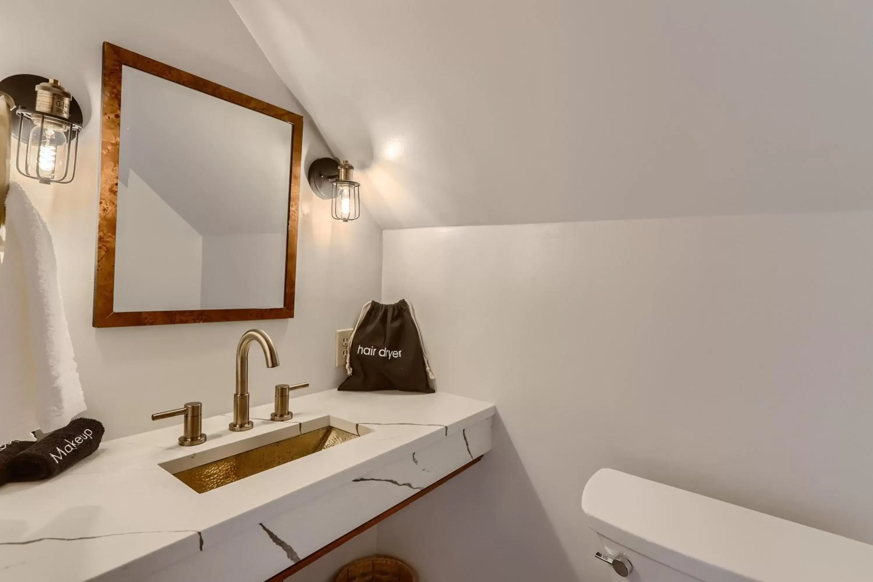 Bathroom, Kitchen/Kitchenette in A-Lodge Lyons