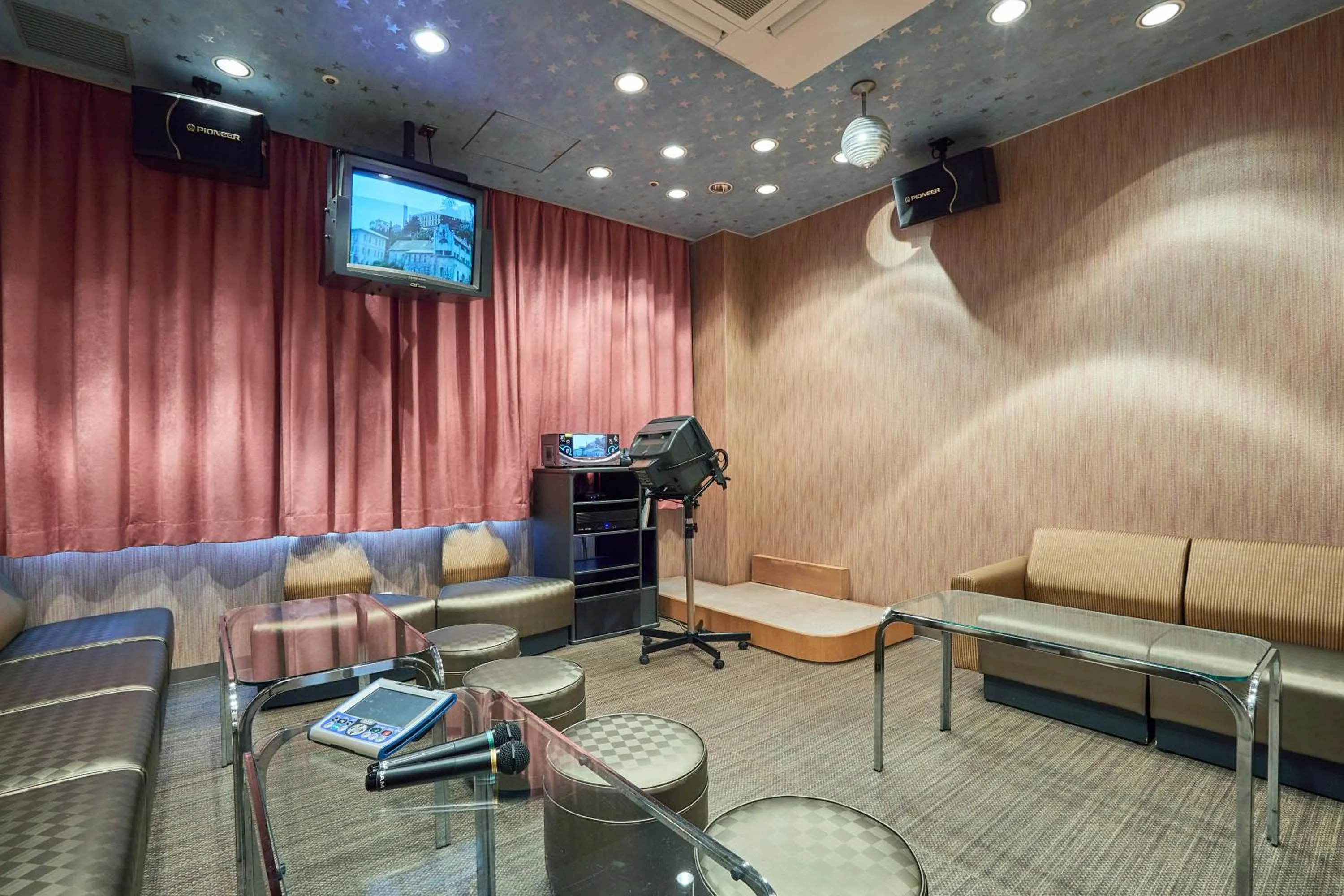 Karaoke in KAMENOI HOTEL Fukui