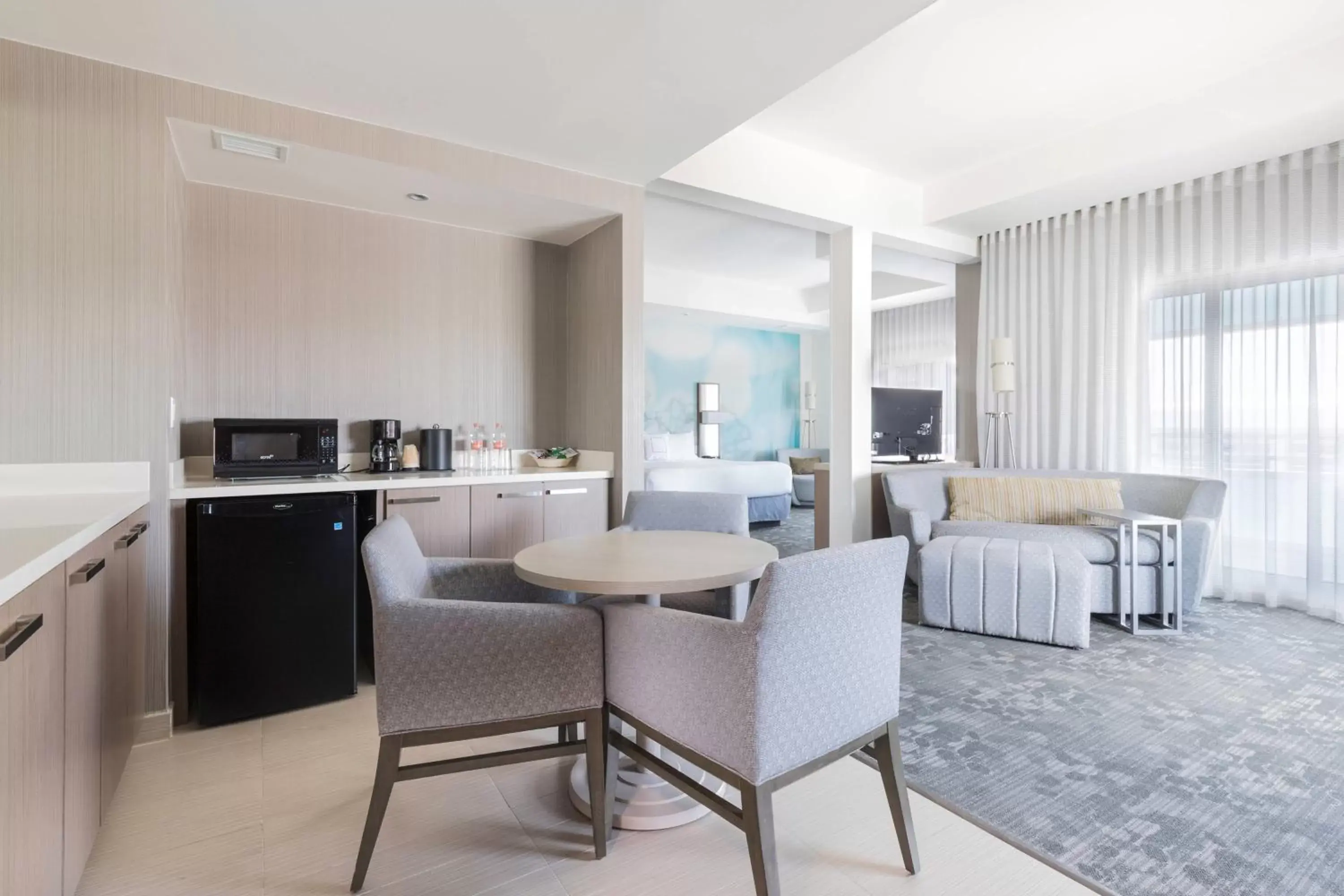 Bedroom, Dining Area in Courtyard by Marriott Chihuahua