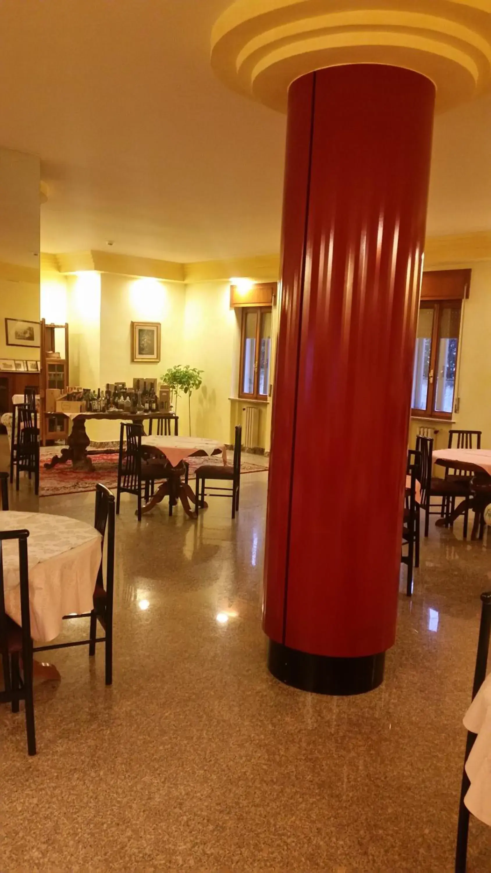 Restaurant/Places to Eat in Hotel Marchesini