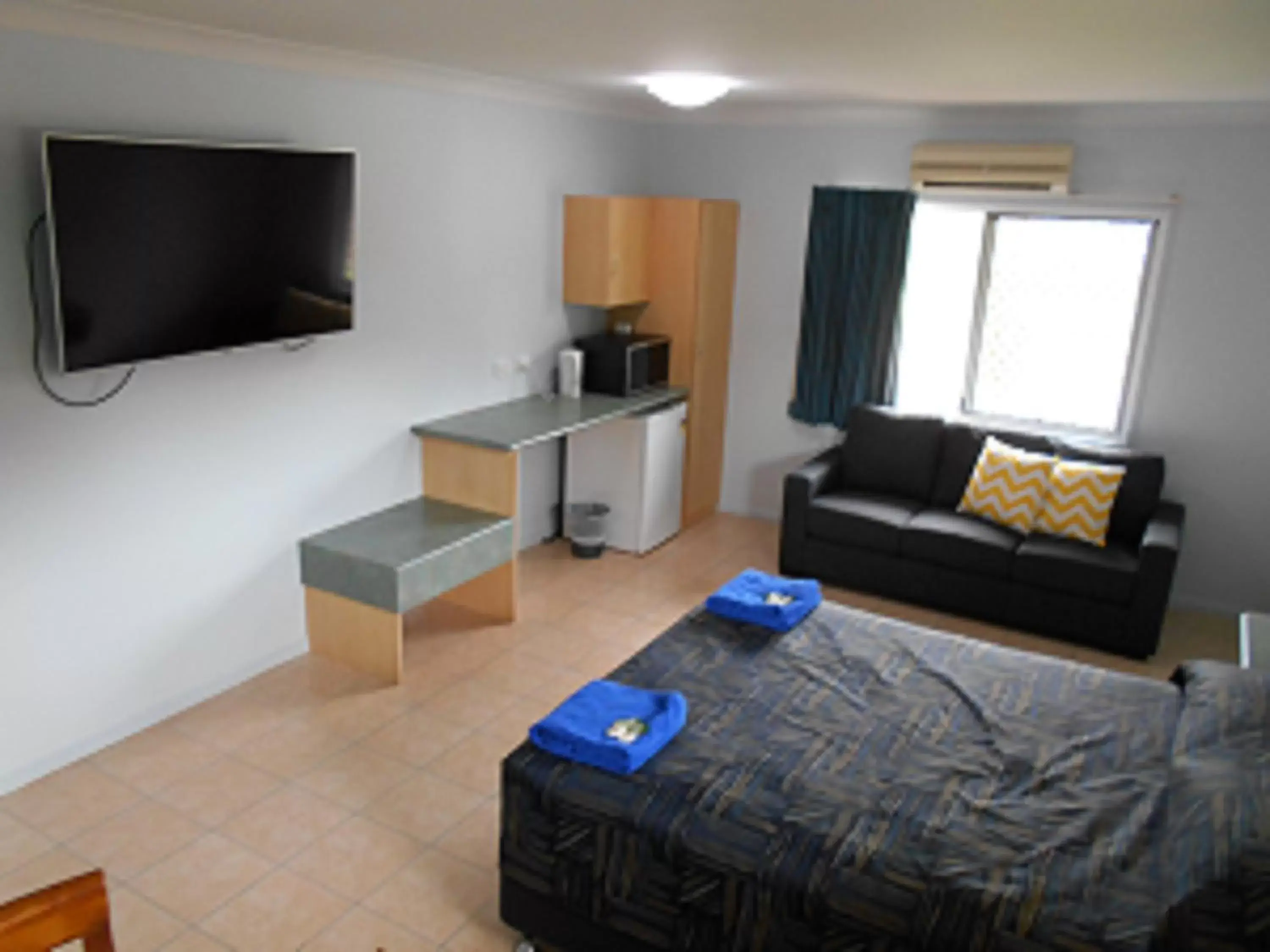 Photo of the whole room, TV/Entertainment Center in TI Motel Torres Strait