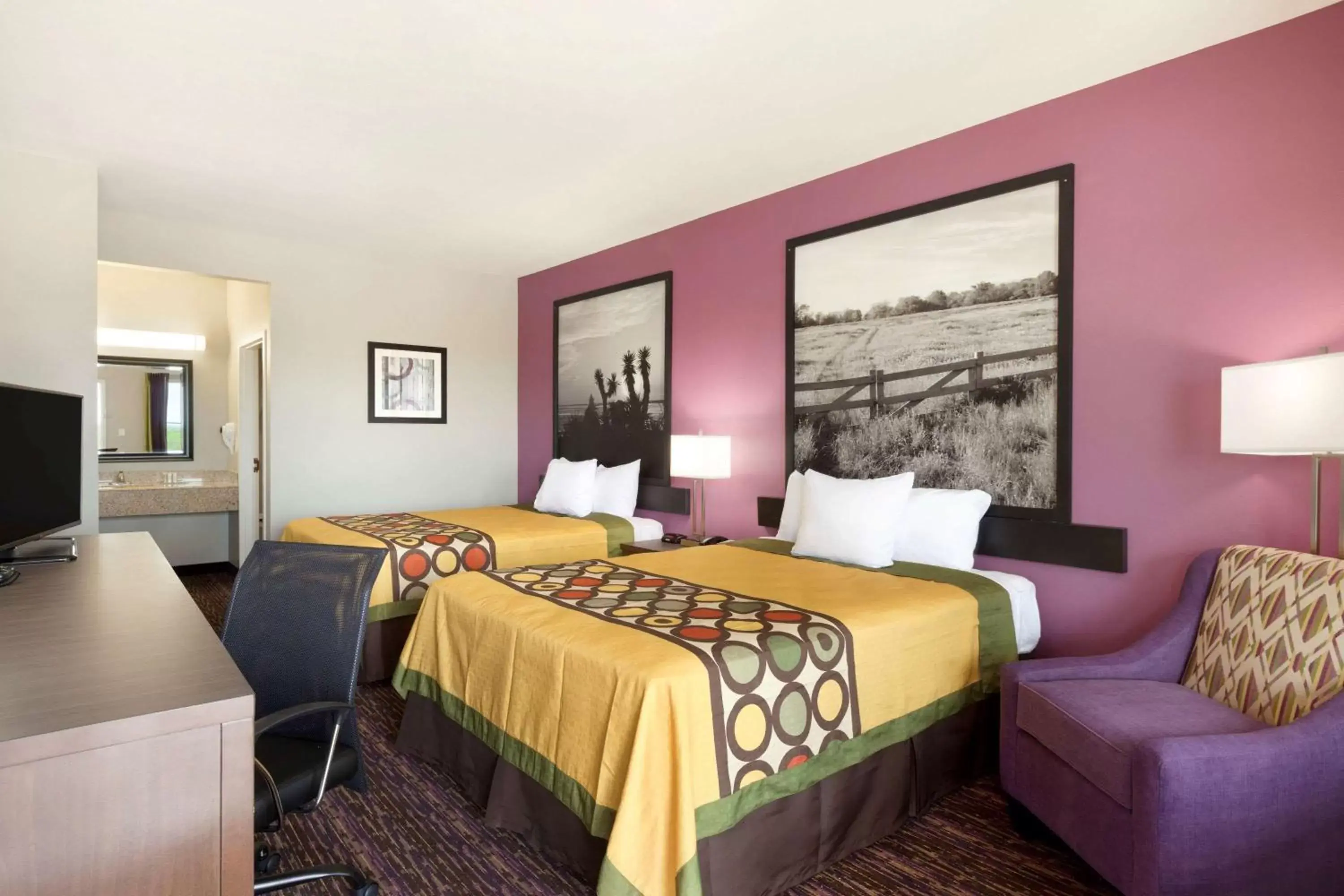 On site, Bed in Super 8 by Wyndham Carrizo Springs On site, Bed in Super 8 by Wyndham Carrizo Springs