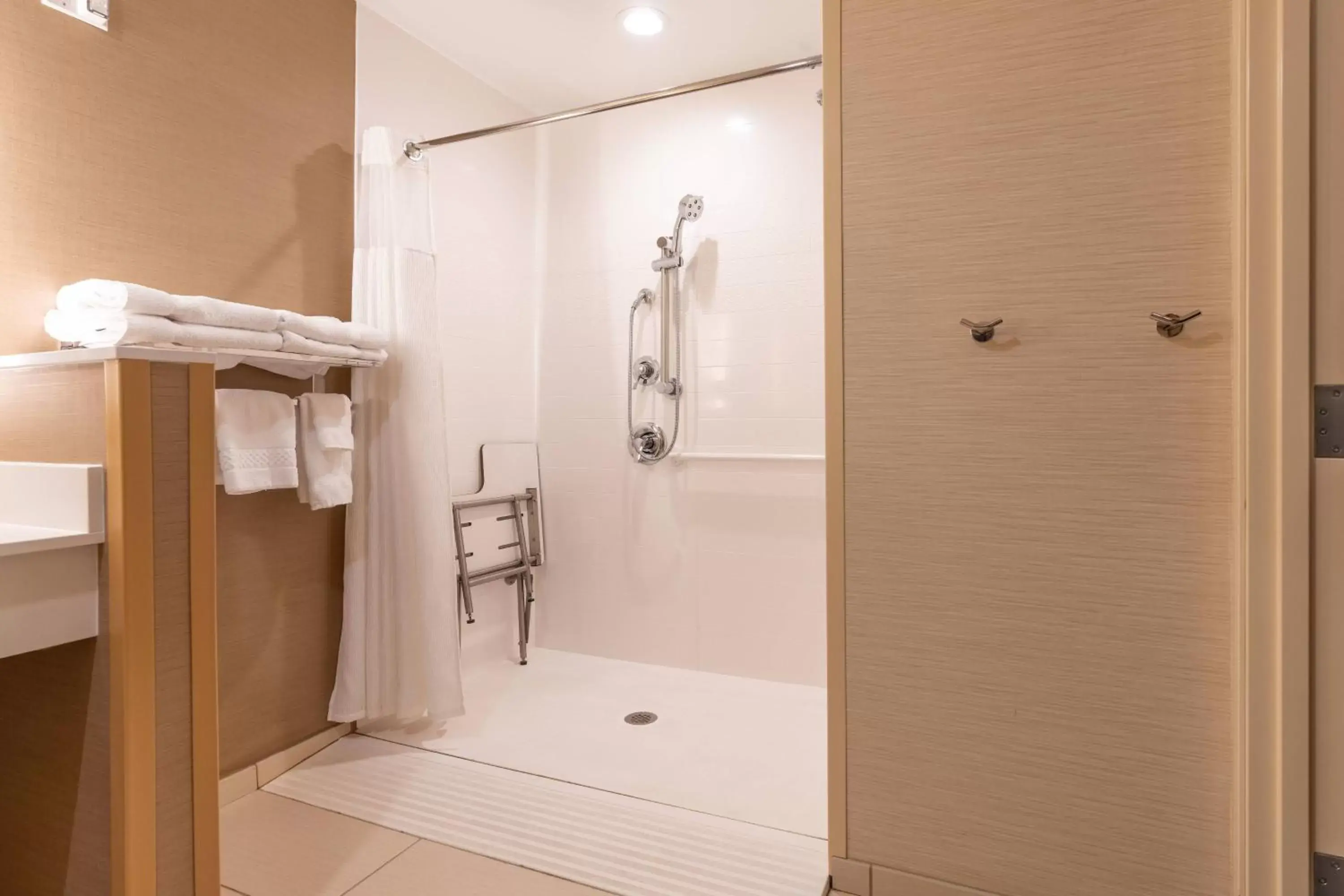 Bathroom in Fairfield Inn & Suites By Marriott Somerset