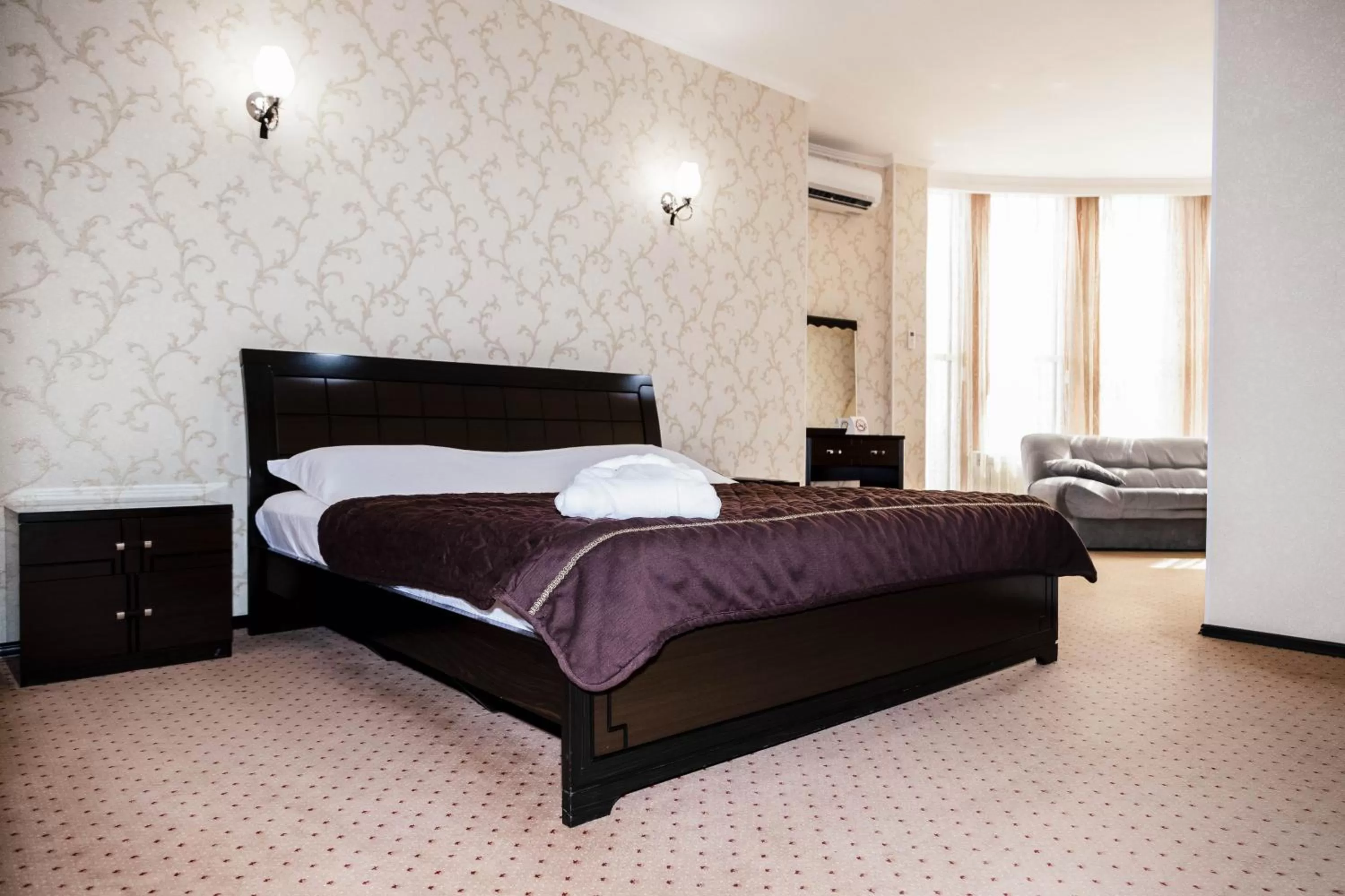 Bed in Golden Palace