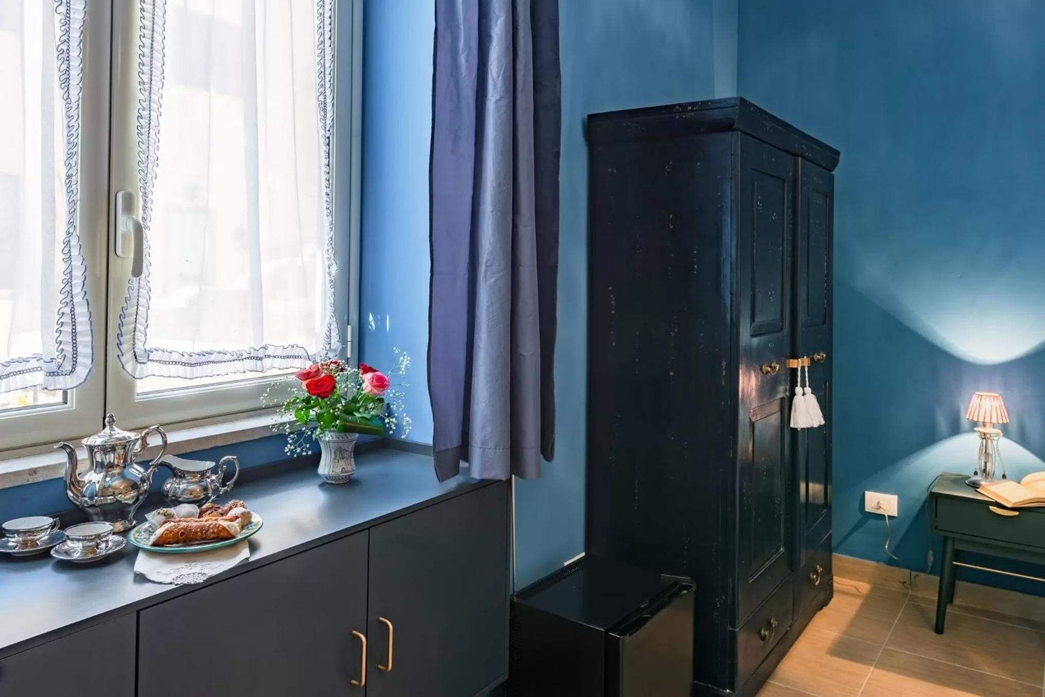 Photo of the whole room, TV/Entertainment Center in B&B TOMMASO FAZELLO SCIACCA Residenza artistica