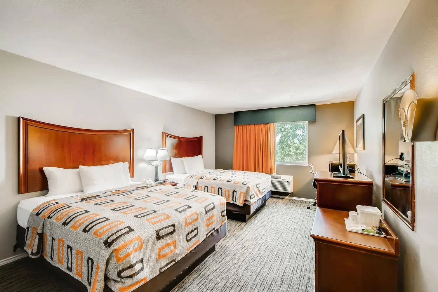 Bedroom, Bed in Orangewood Inn and Suites Midtown