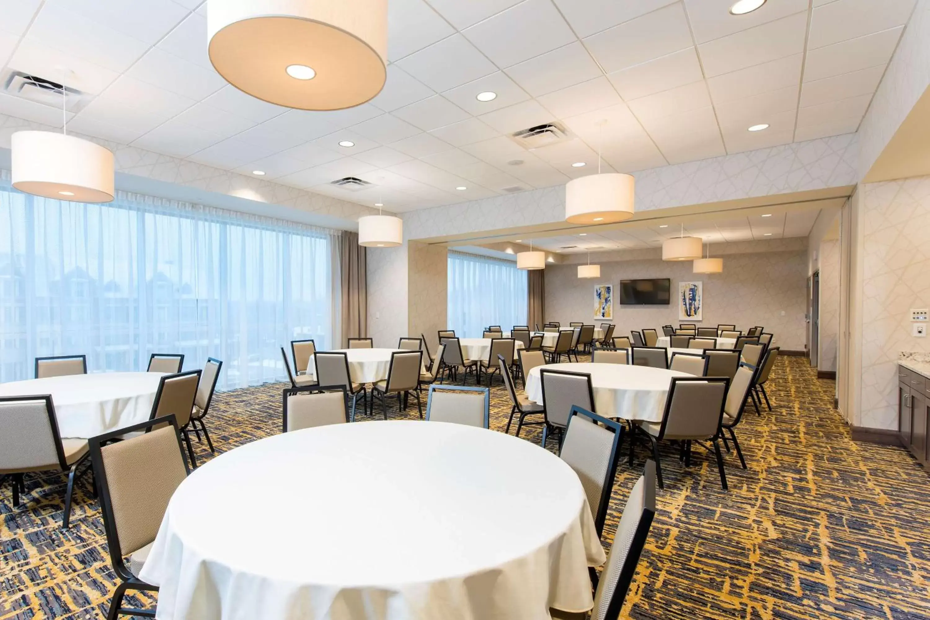 Meeting/conference room, Restaurant/Places to Eat in Hampton Inn & Suites Grand Rapids Downtown