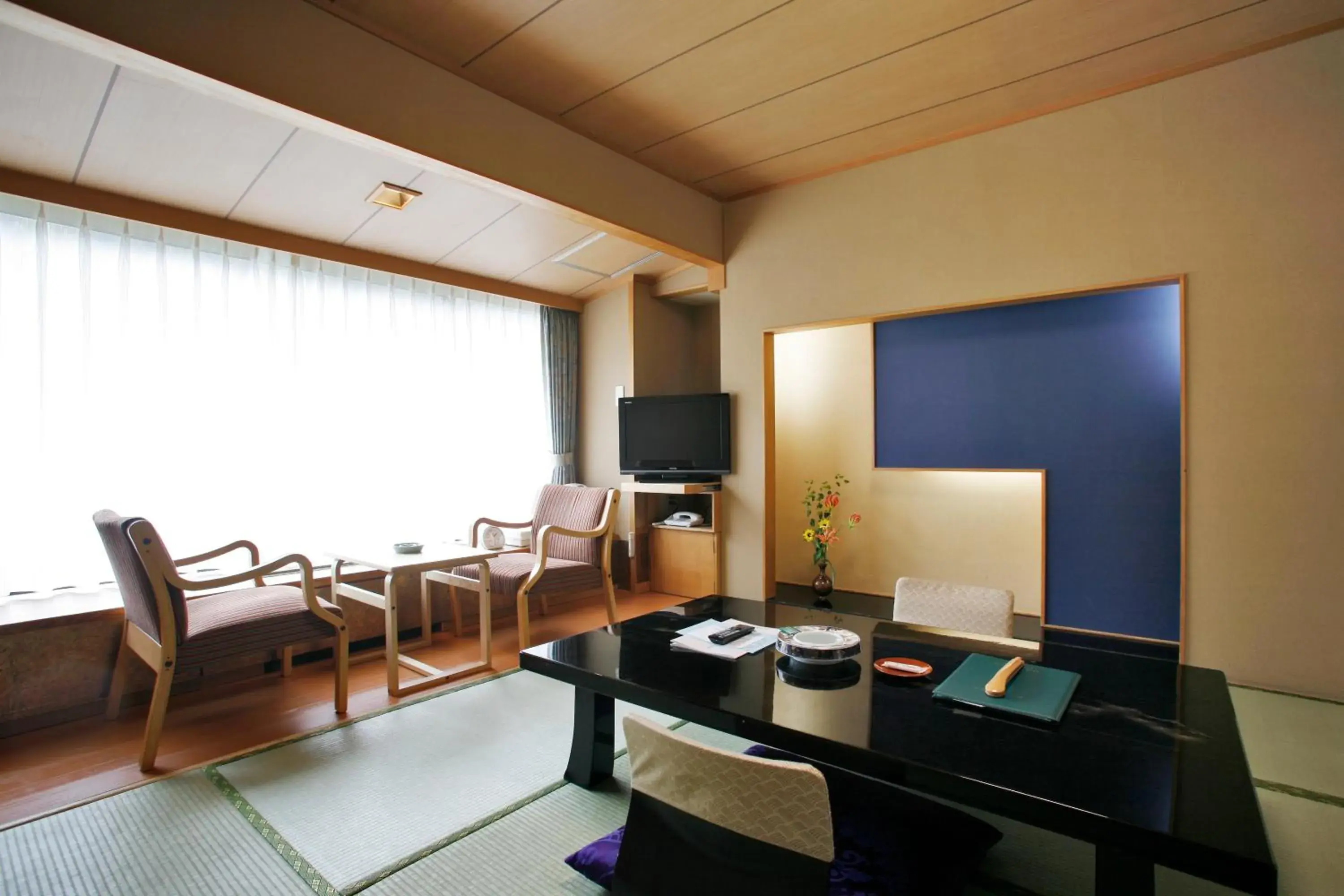 Photo of the whole room, Seating Area in Sounkyo Kanko Hotel
